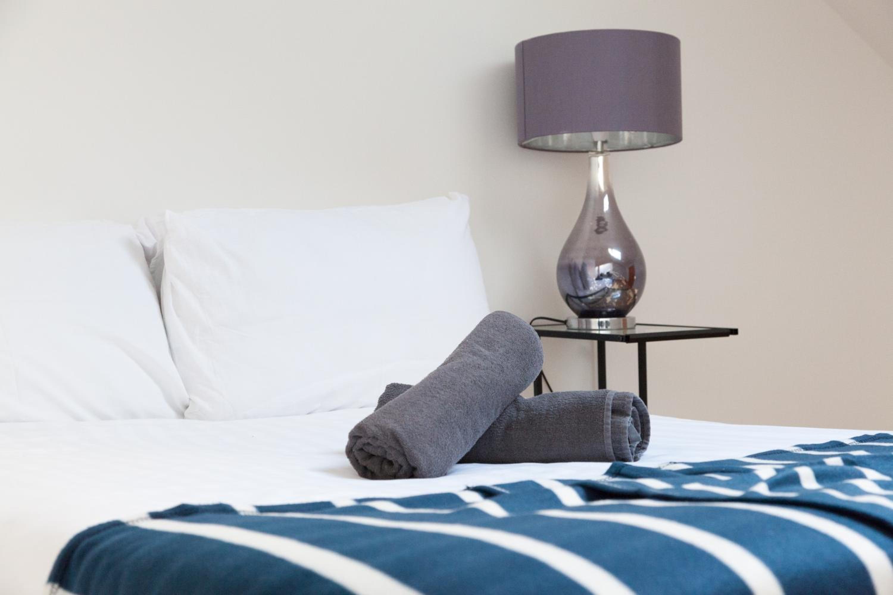 Weekly & Monthly stays in Penthouse for Contractors or Leisure Single or Superking beds available