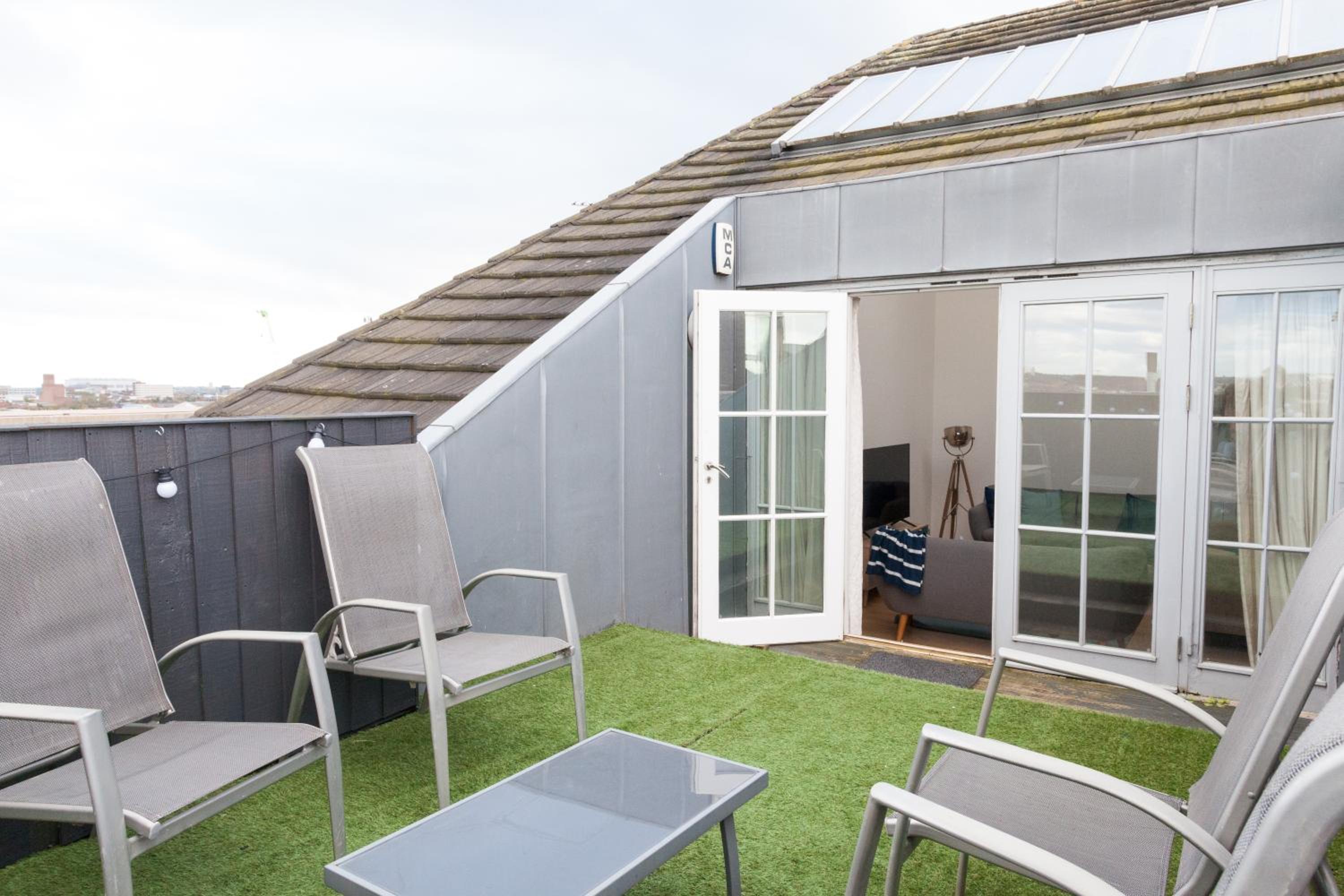 Weekly & Monthly stays in Penthouse for Contractors or Leisure Single or Superking beds available