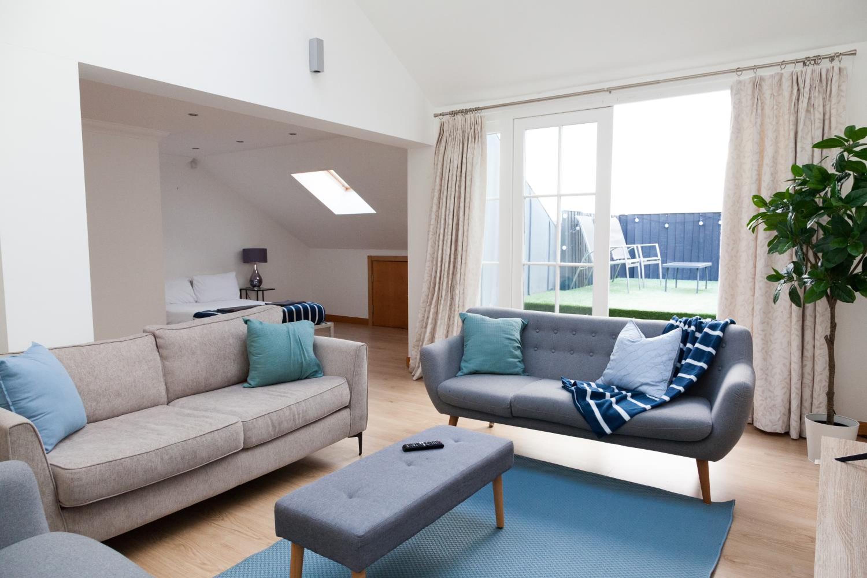 Weekly & Monthly stays in Penthouse for Contractors or Leisure Single or Superking beds available