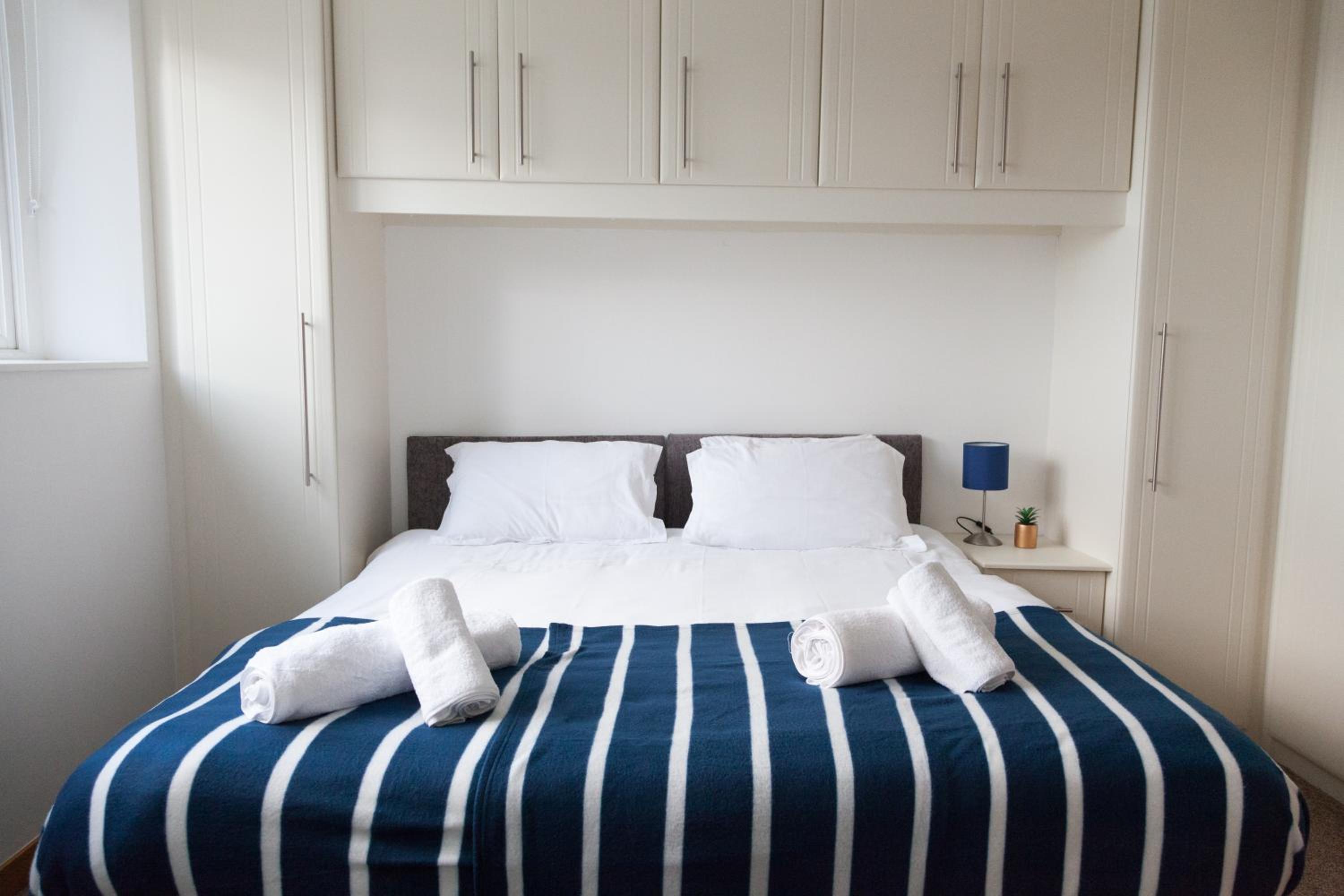 Weekly & Monthly stays in Penthouse for Contractors or Leisure Single or Superking beds available