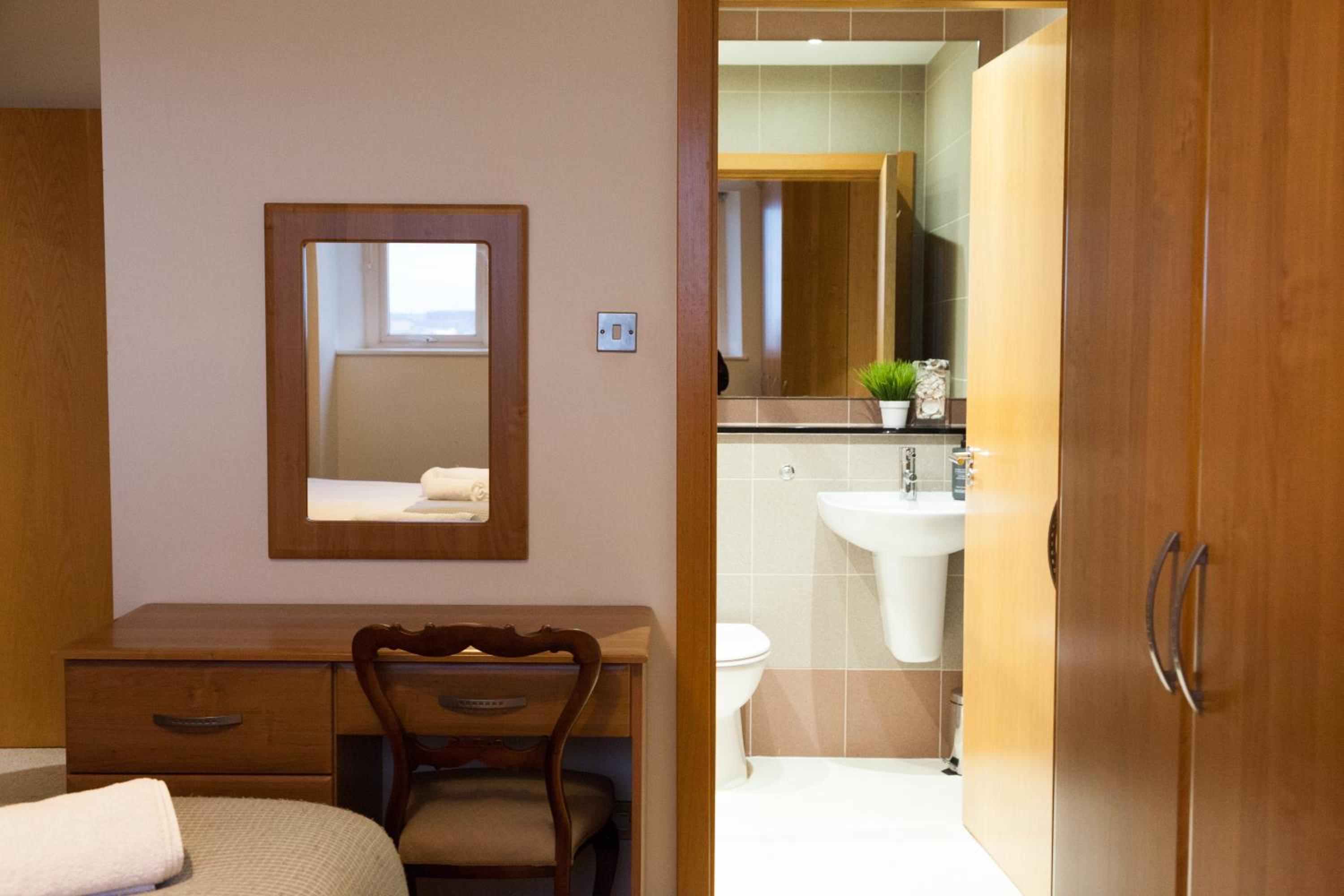 Weekly & Monthly stays in Penthouse for Contractors or Leisure Single or Superking beds available
