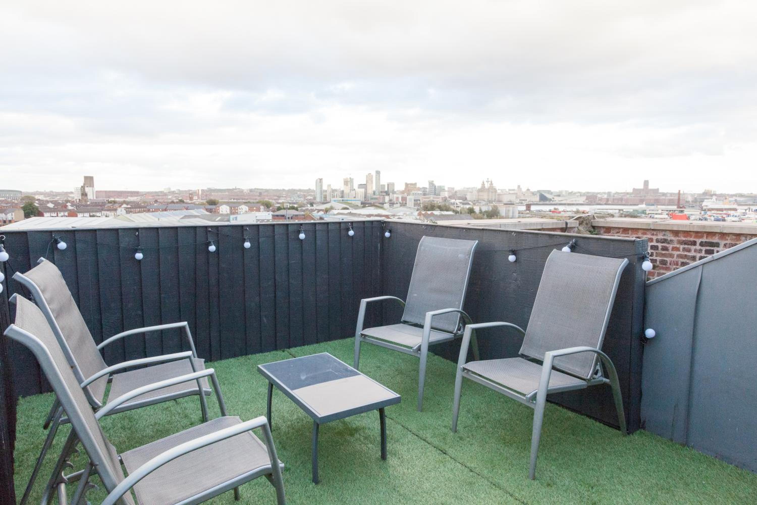 Weekly & Monthly stays in Penthouse for Contractors or Leisure Single or Superking beds available