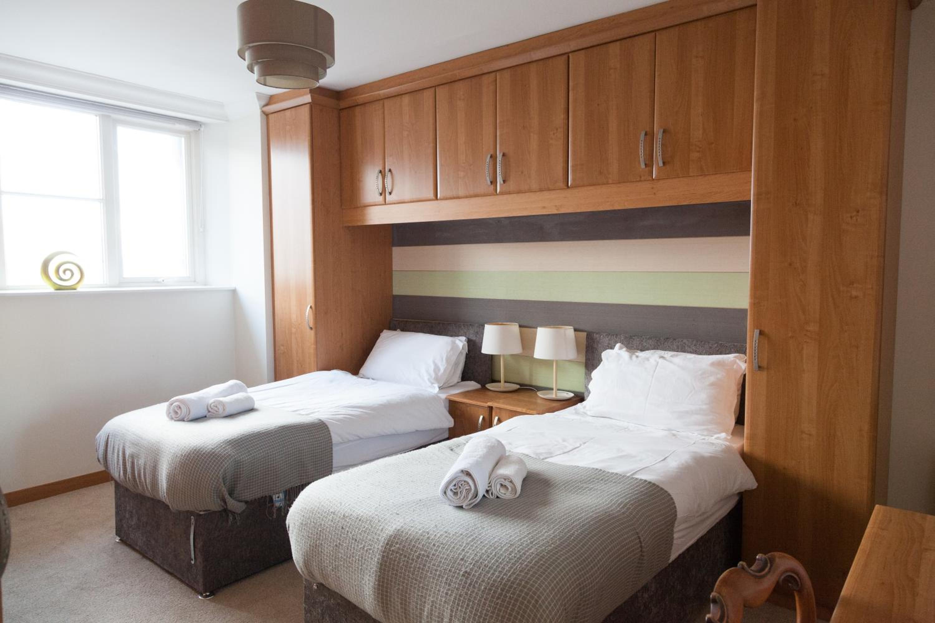 Weekly & Monthly stays in Penthouse for Contractors or Leisure Single or Superking beds available