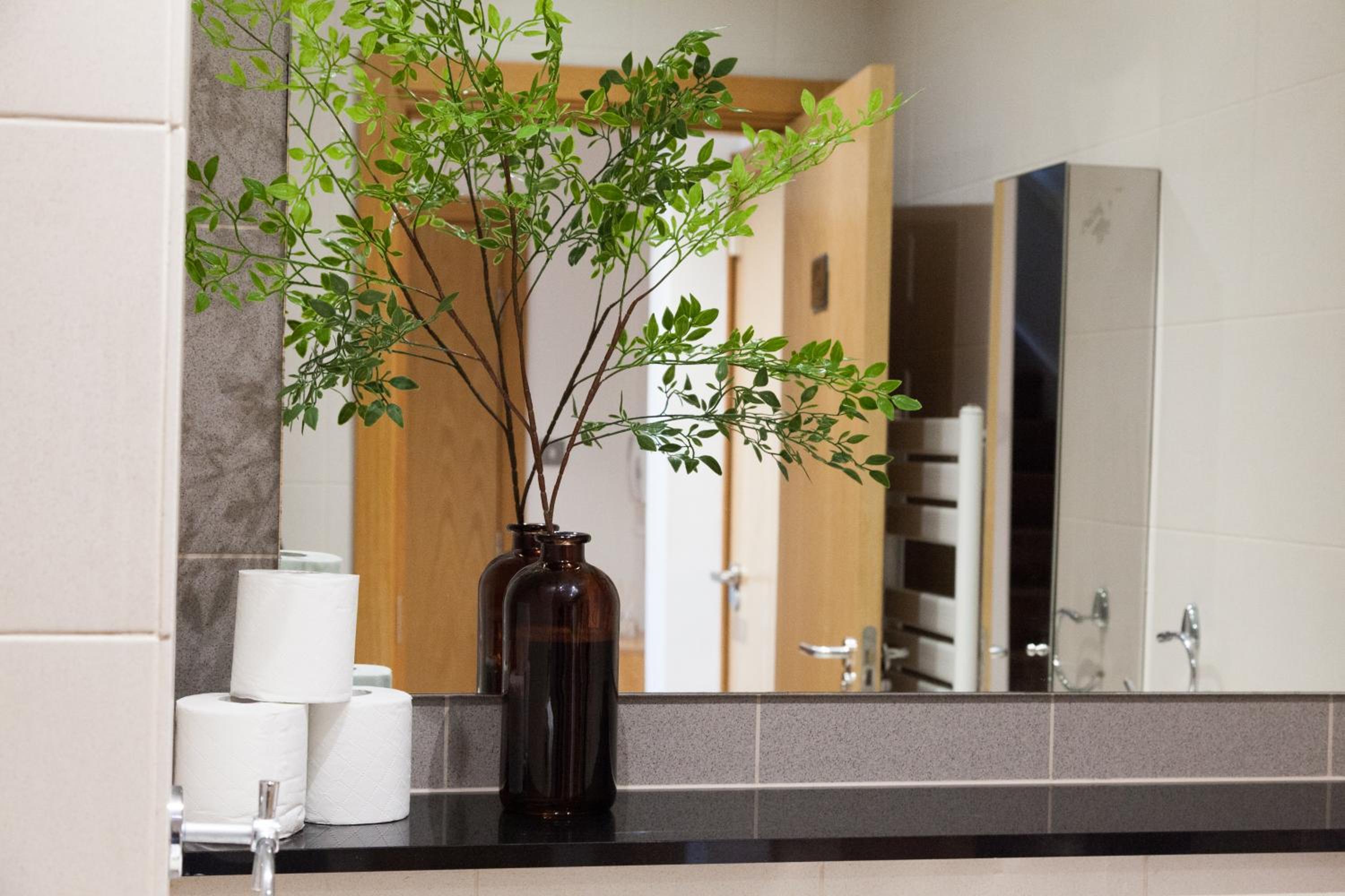 Weekly & Monthly stays in Penthouse for Contractors or Leisure Single or Superking beds available