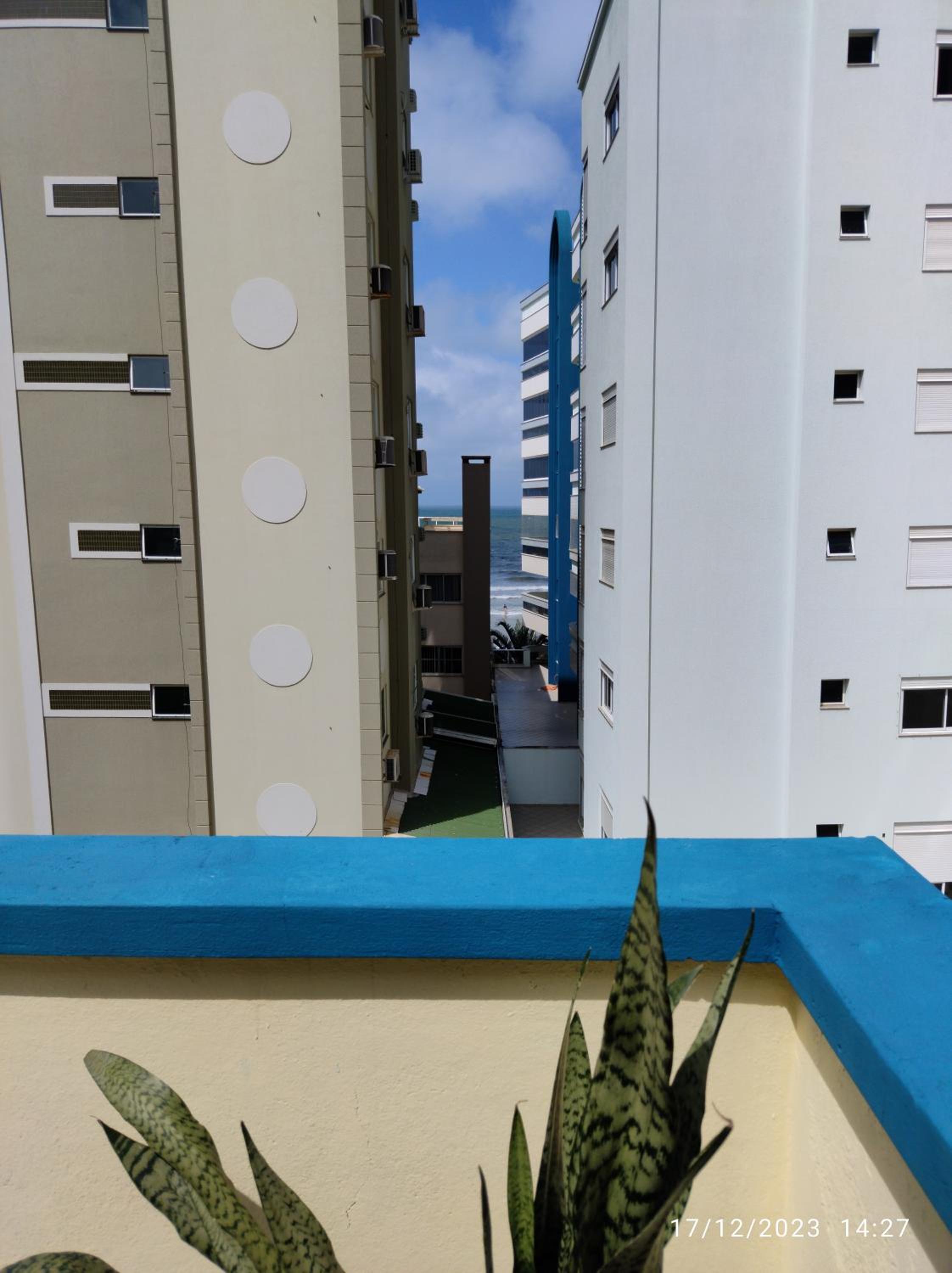 Cobertura com ótima vista para praia, no centro de Meia-Praia Itapema-SC