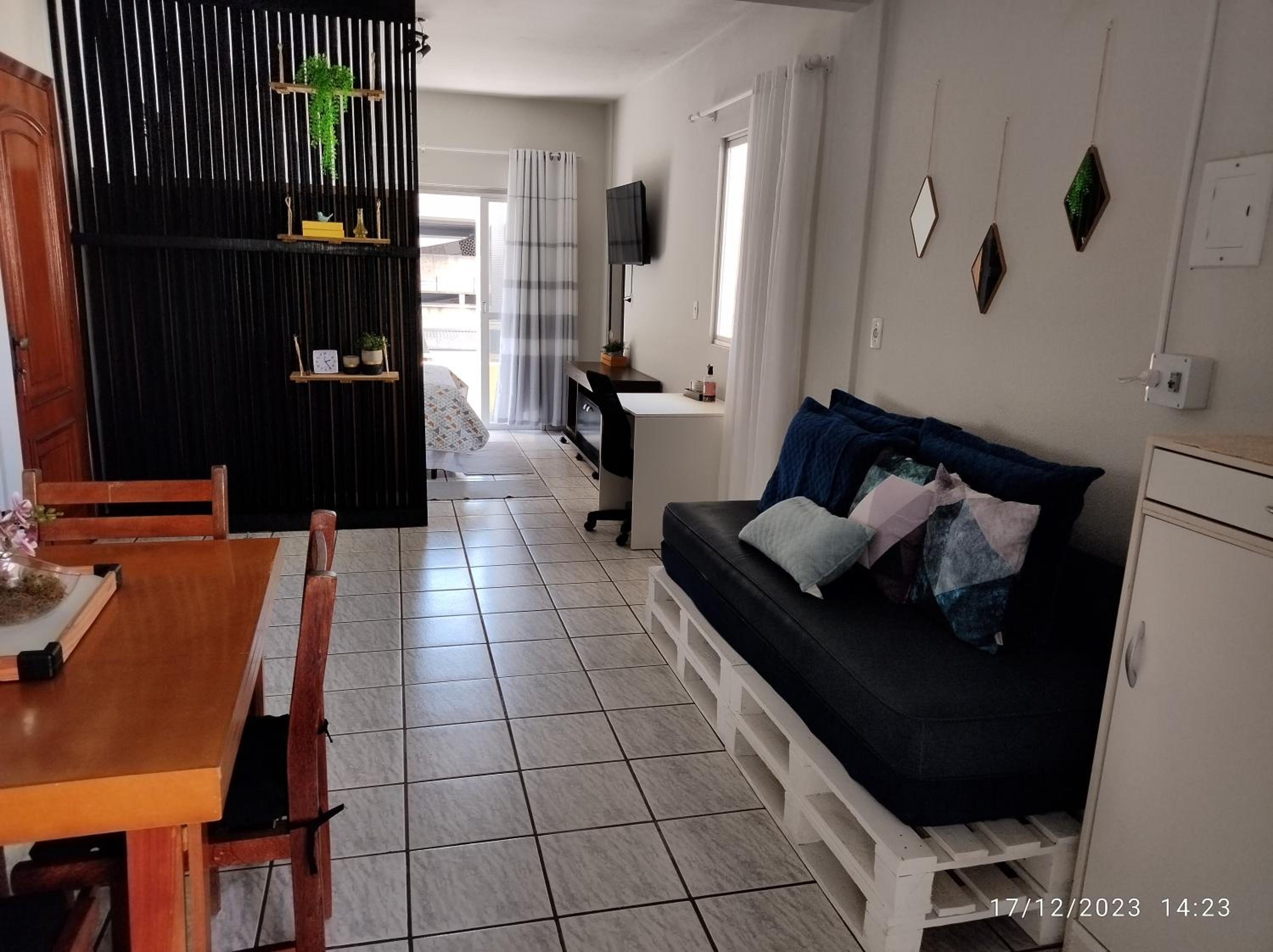 Cobertura com ótima vista para praia, no centro de Meia-Praia Itapema-SC