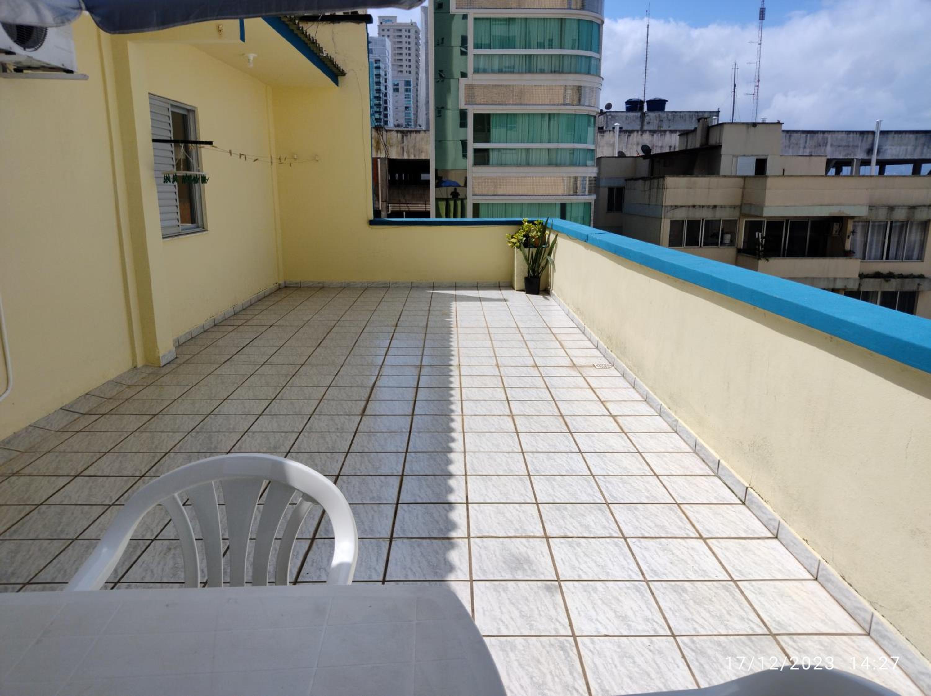 Cobertura com ótima vista para praia, no centro de Meia-Praia Itapema-SC