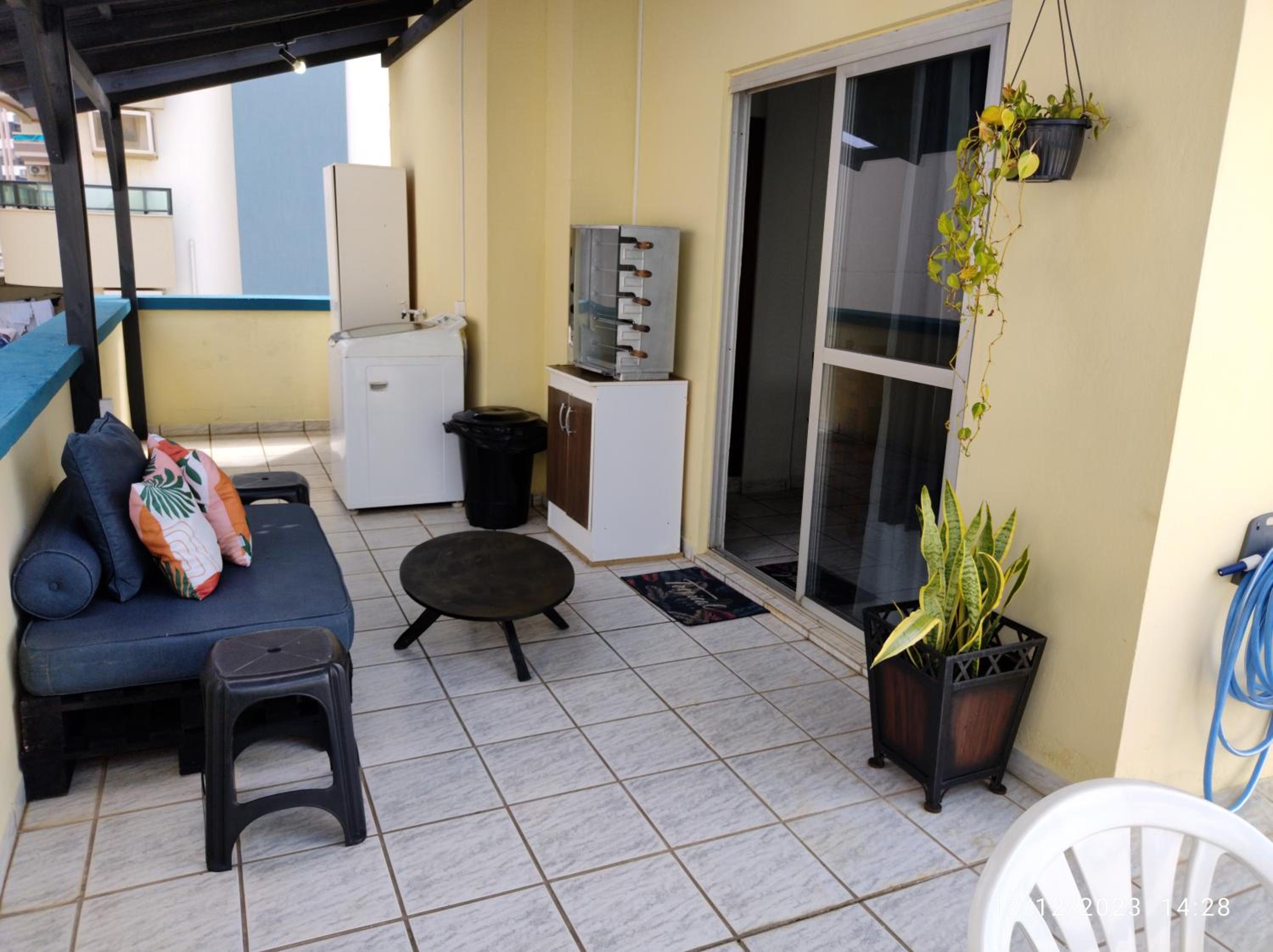 Cobertura com ótima vista para praia, no centro de Meia-Praia Itapema-SC