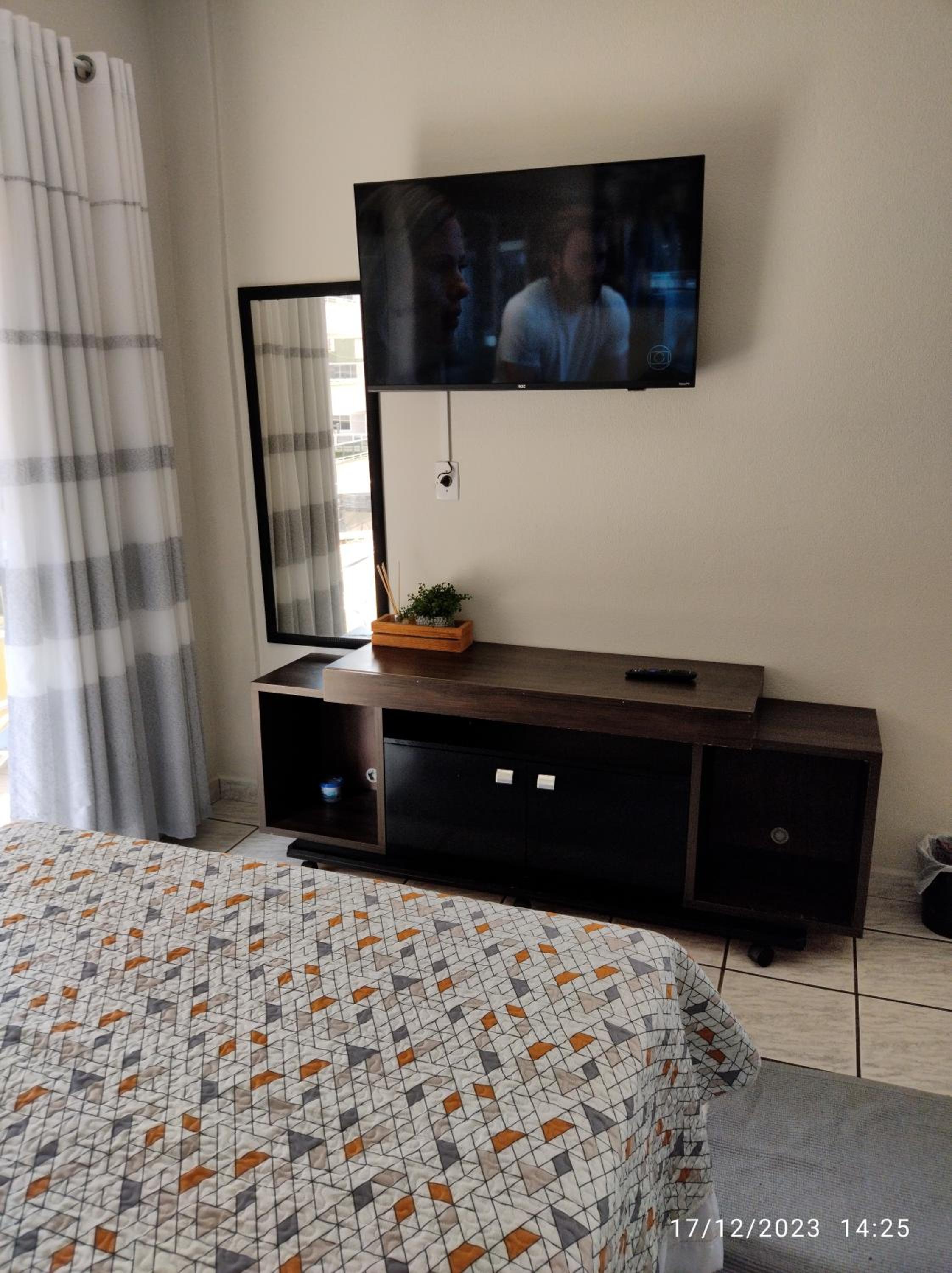 Cobertura com ótima vista para praia, no centro de Meia-Praia Itapema-SC