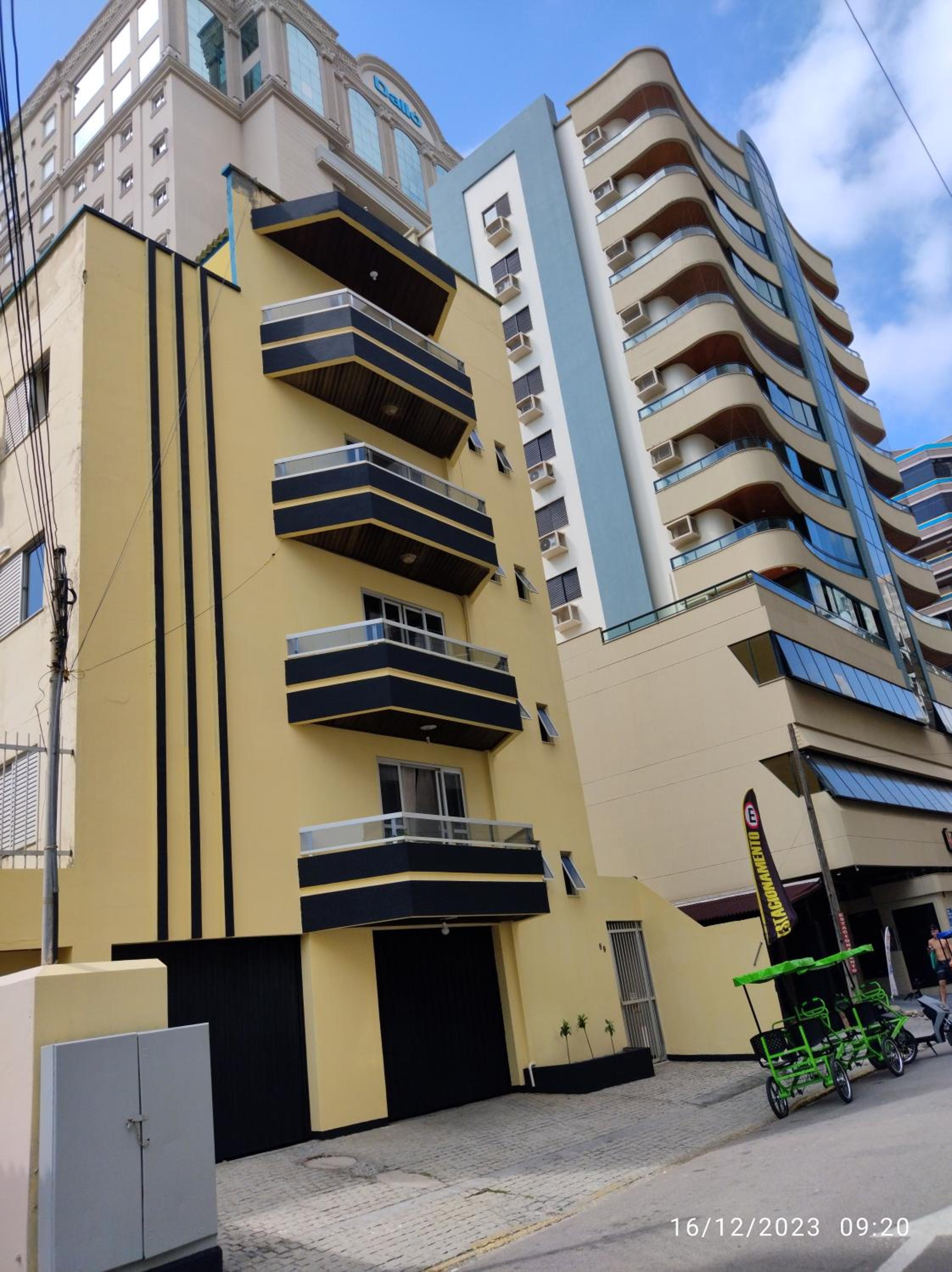 Cobertura com ótima vista para praia, no centro de Meia-Praia Itapema-SC