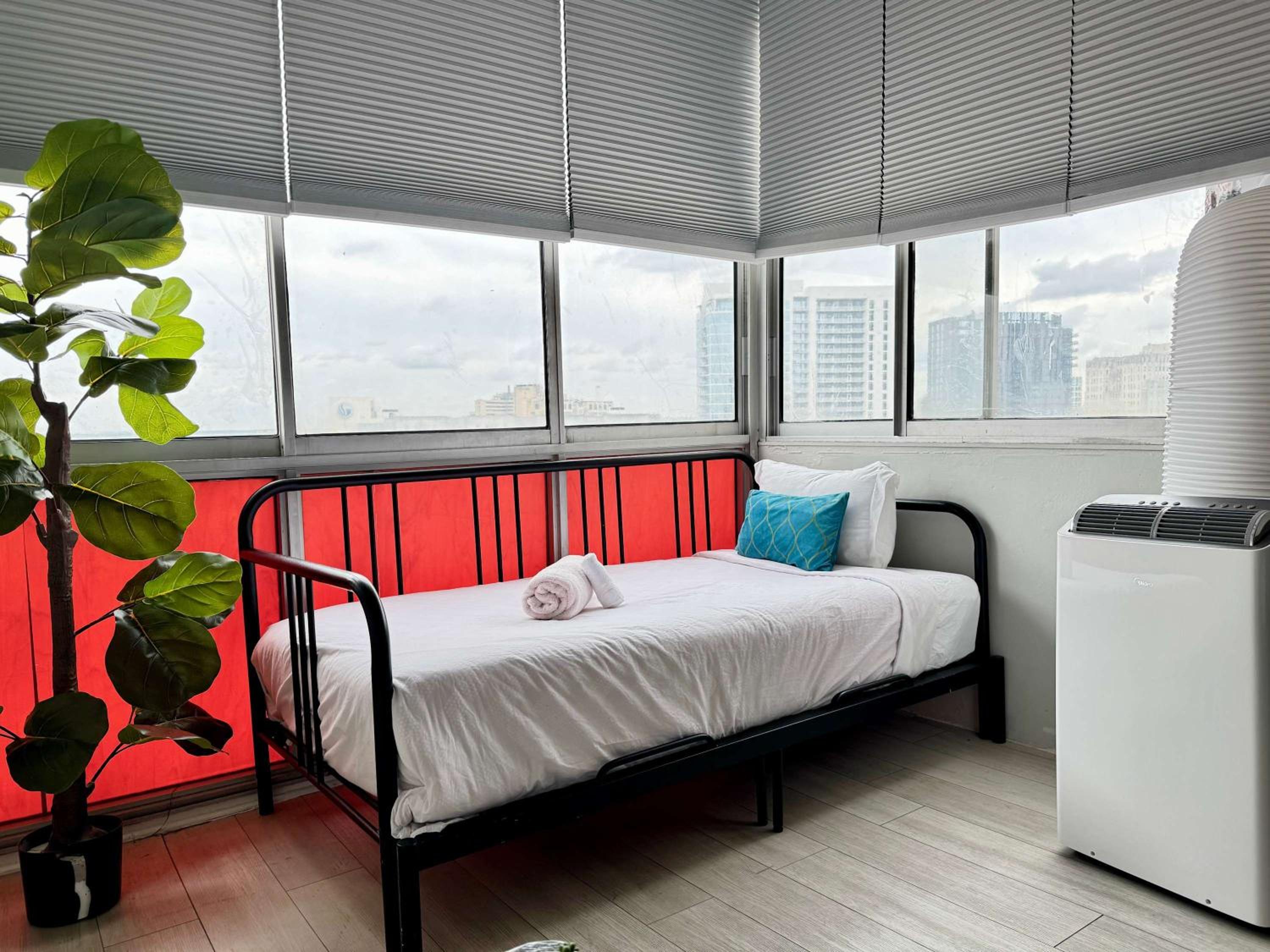 ATL Downtown 2BR King Bed Free Parking LM2007
