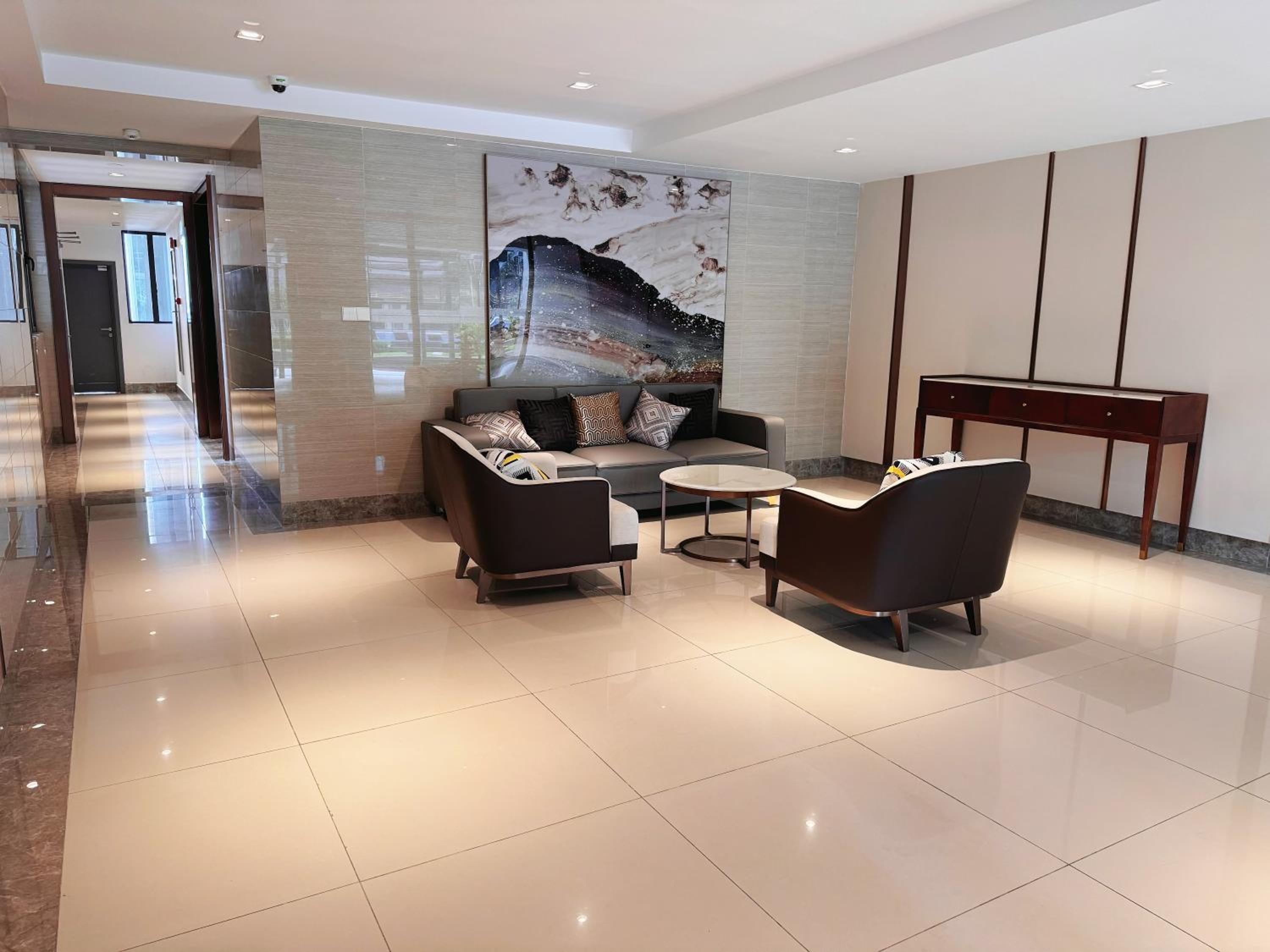TheBess Hotel Tokyo is located adjacent to Singapore and offers a sea viewIt is a family business smart room with the sea view of Princess Bay富力公主湾