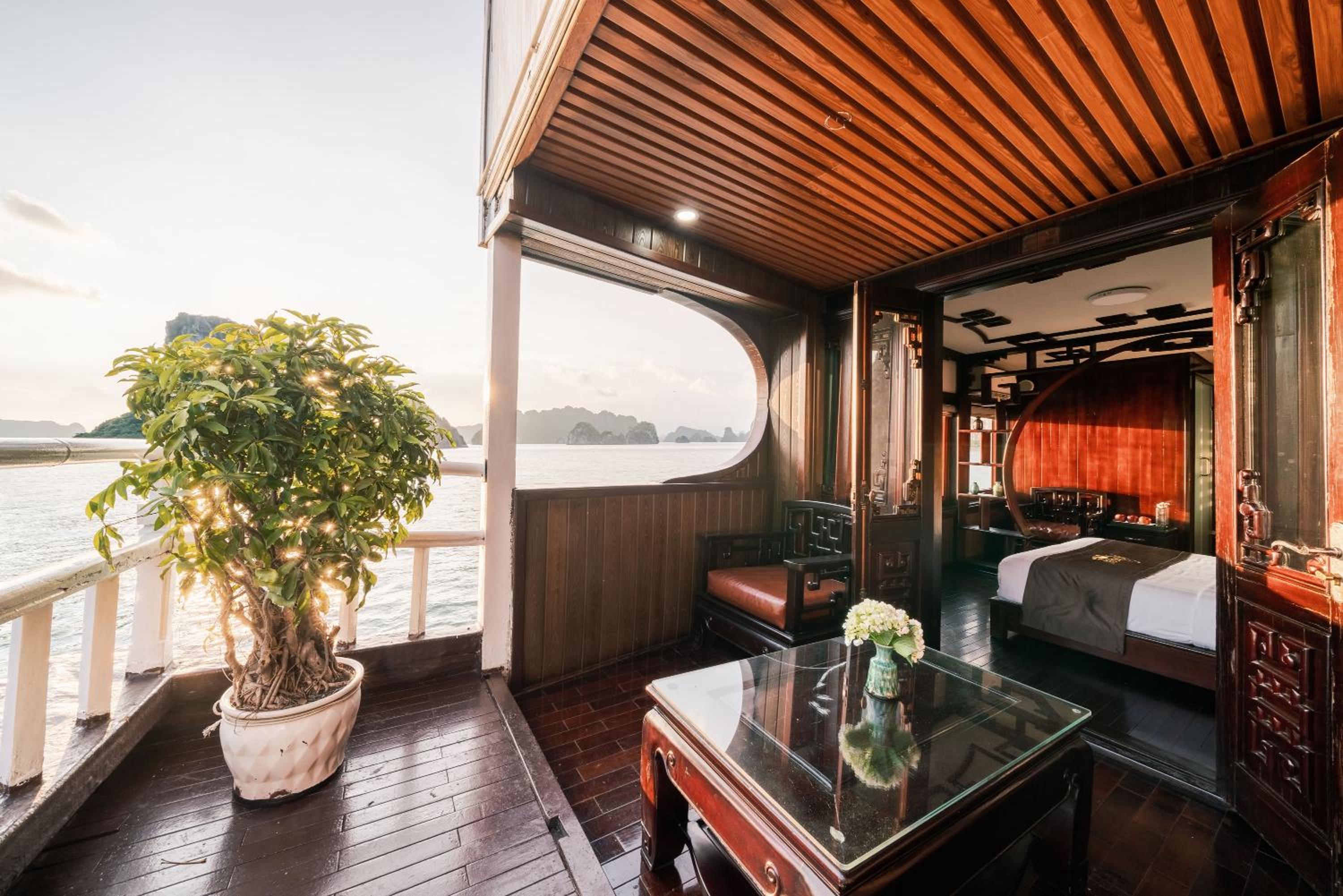 Renea Boutique Cruise