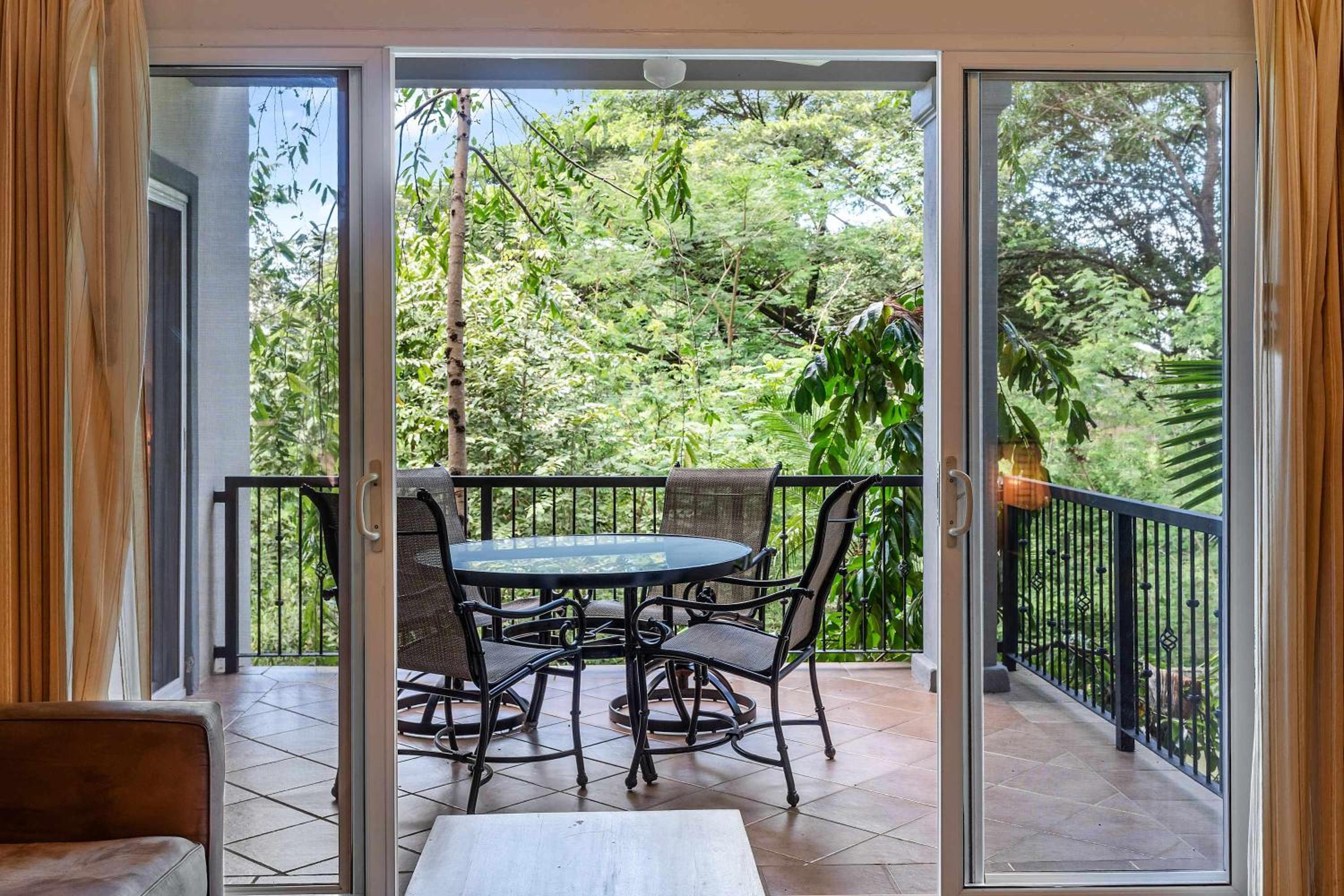 3-BD Beauty with Pool Near Beach