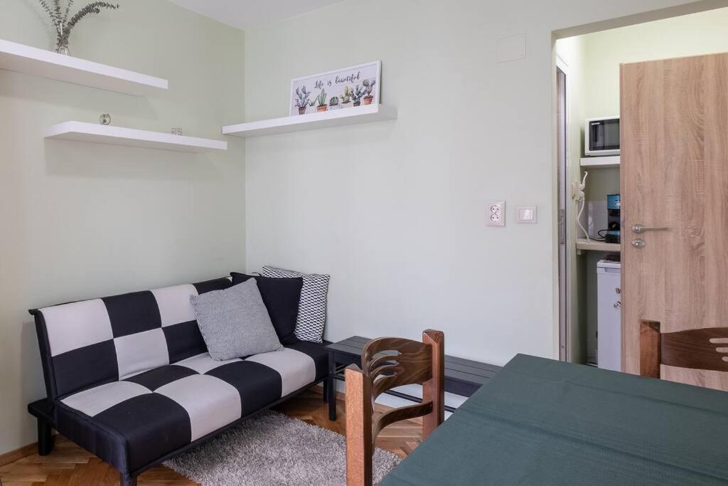 2BDR 2Bath freePARKING near NDK