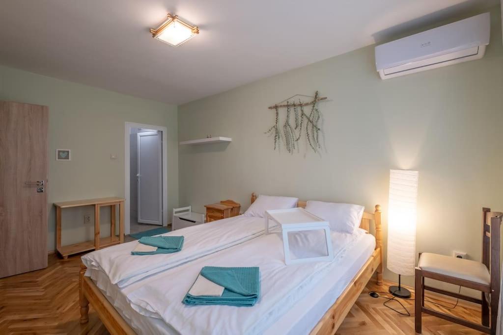 2BDR 2Bath freePARKING near NDK