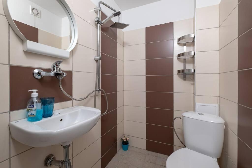 2BDR 2Bath freePARKING near NDK