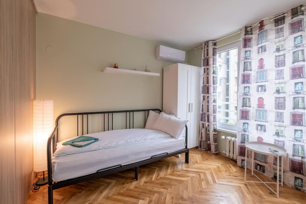 2BDR 2Bath freePARKING near NDK