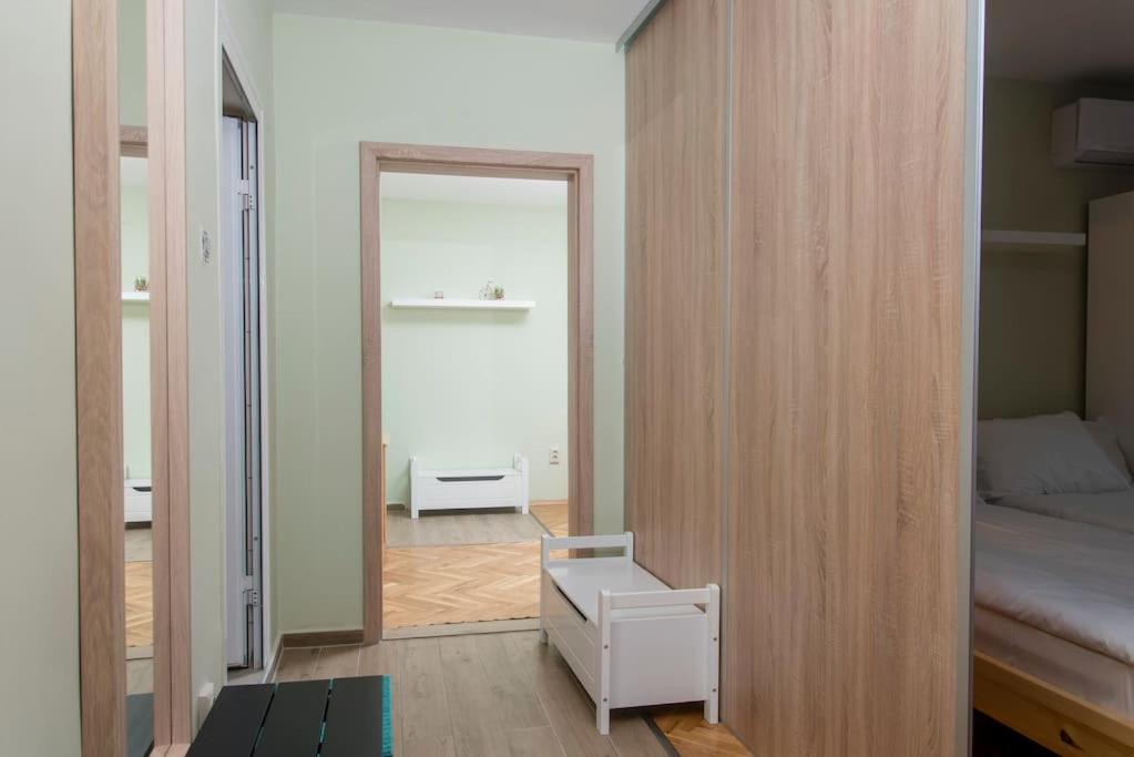 2BDR 2Bath freePARKING near NDK