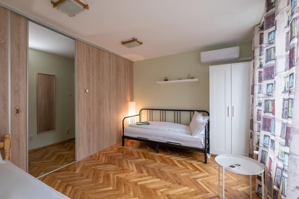 2BDR 2Bath freePARKING near NDK