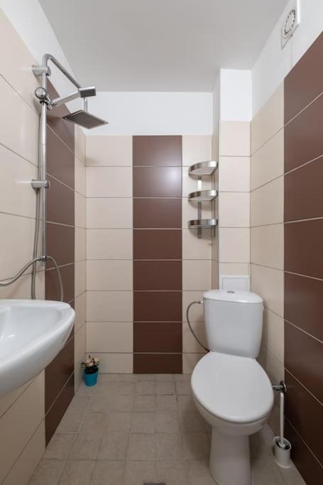 2BDR 2Bath freePARKING near NDK