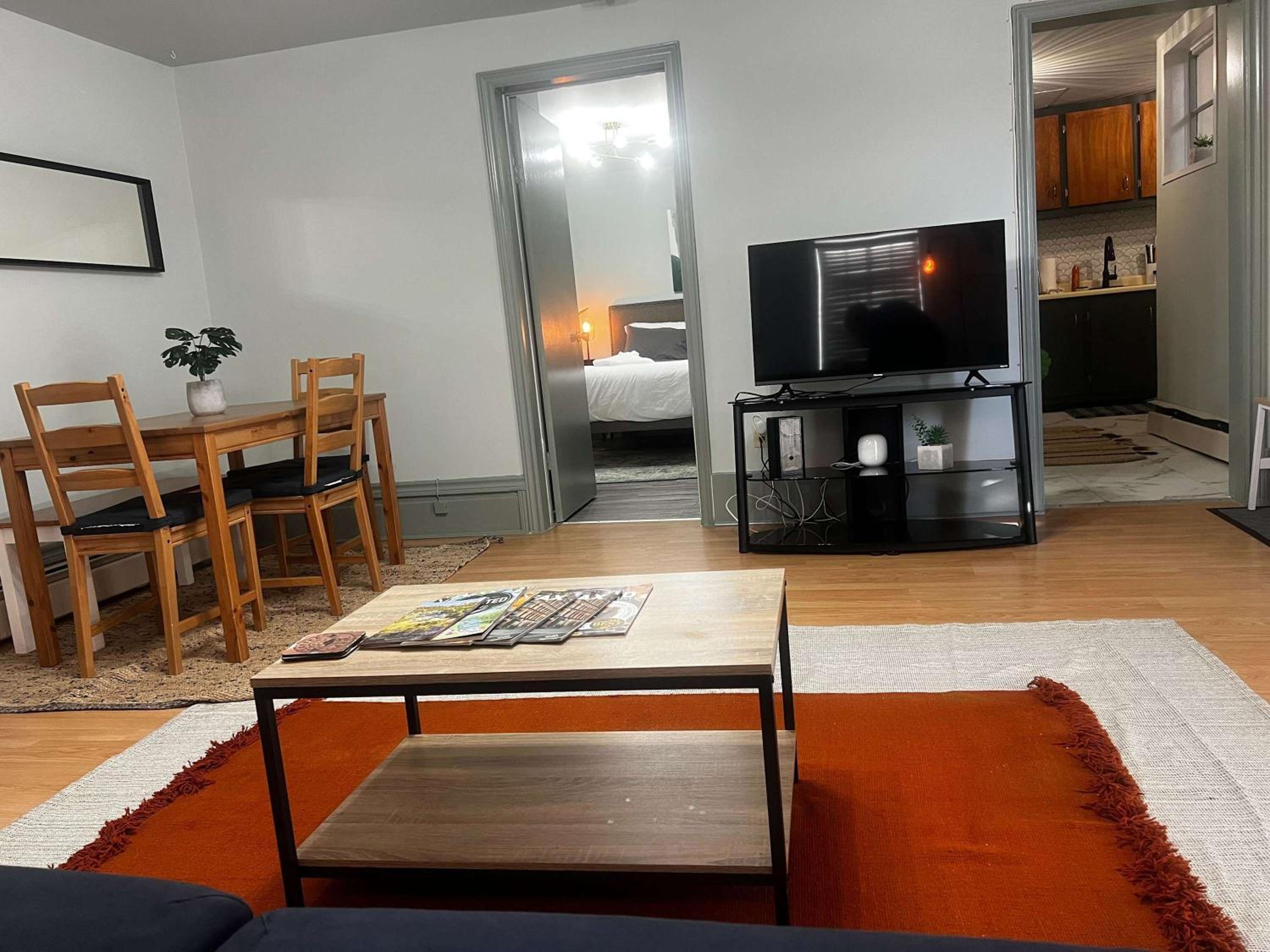 Green Grove Heritage-Style Retreat with Nature-Inspired Decor, Unit #1