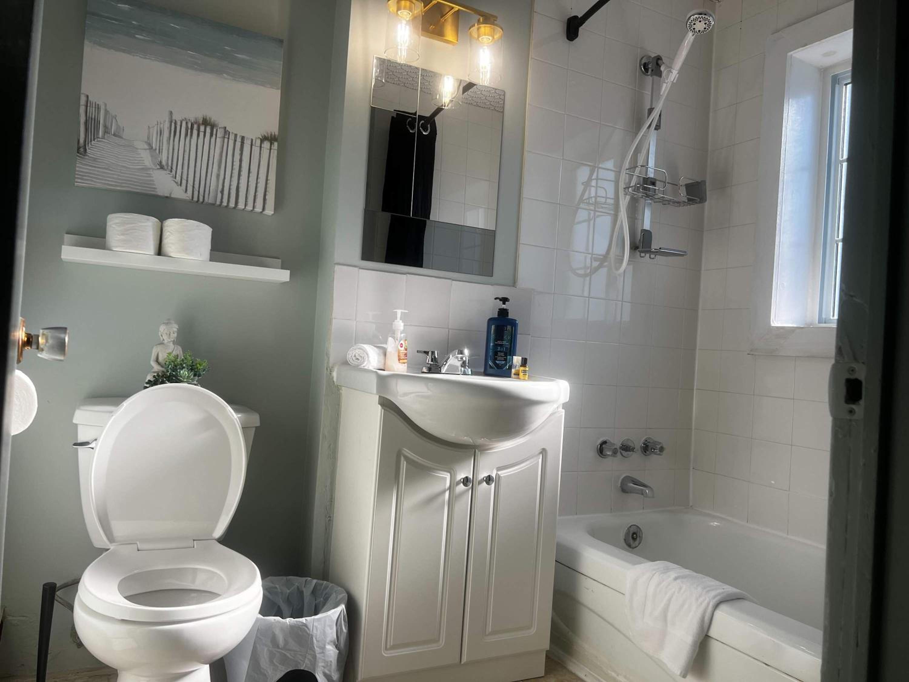 Green Grove Heritage-Style Retreat with Nature-Inspired Decor, Unit #1