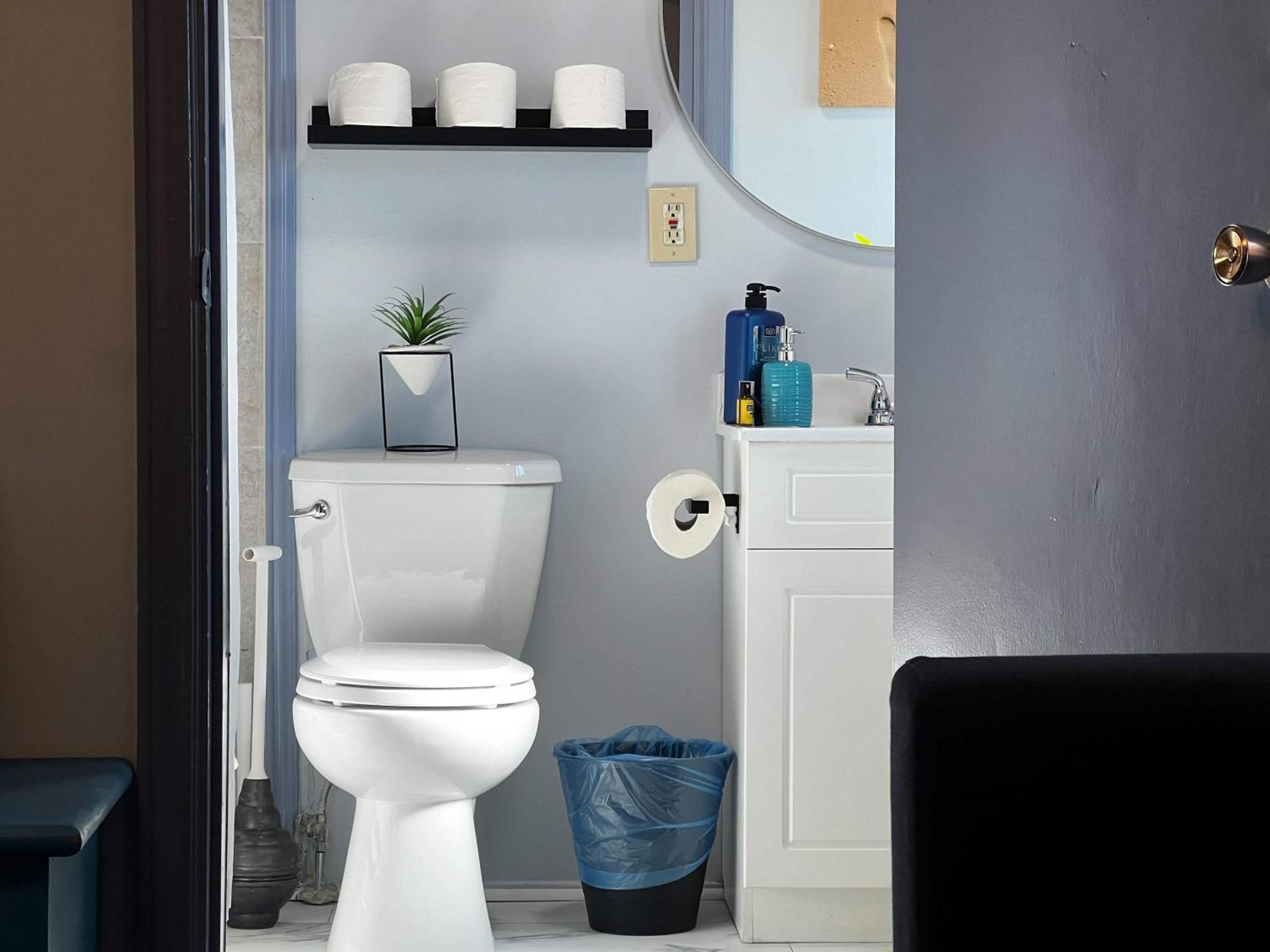 Blue Horizon Top-Floor Retreat with Nautical Vibes, Unit #2