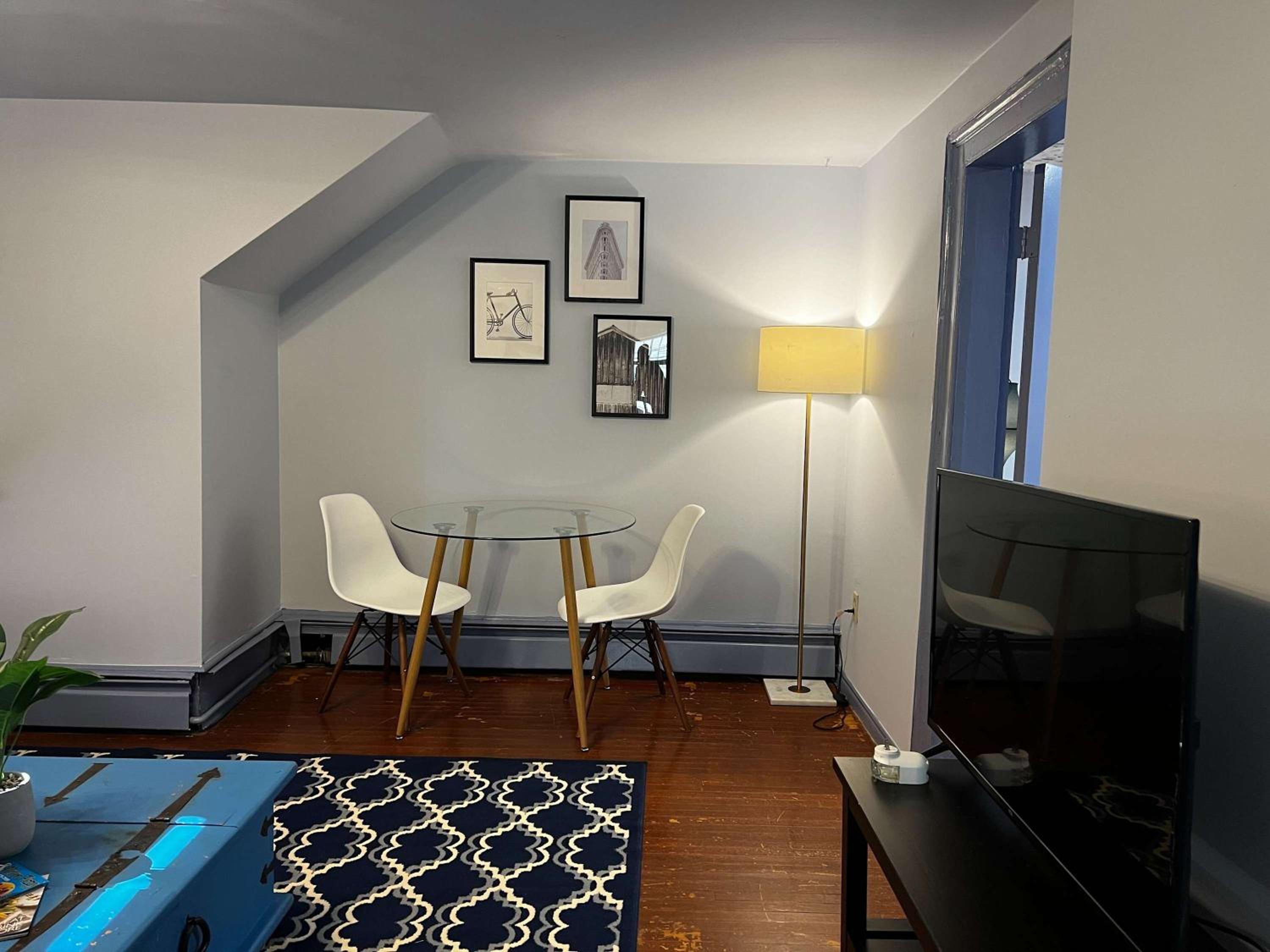 Blue Horizon Top-Floor Retreat with Nautical Vibes, Unit #2