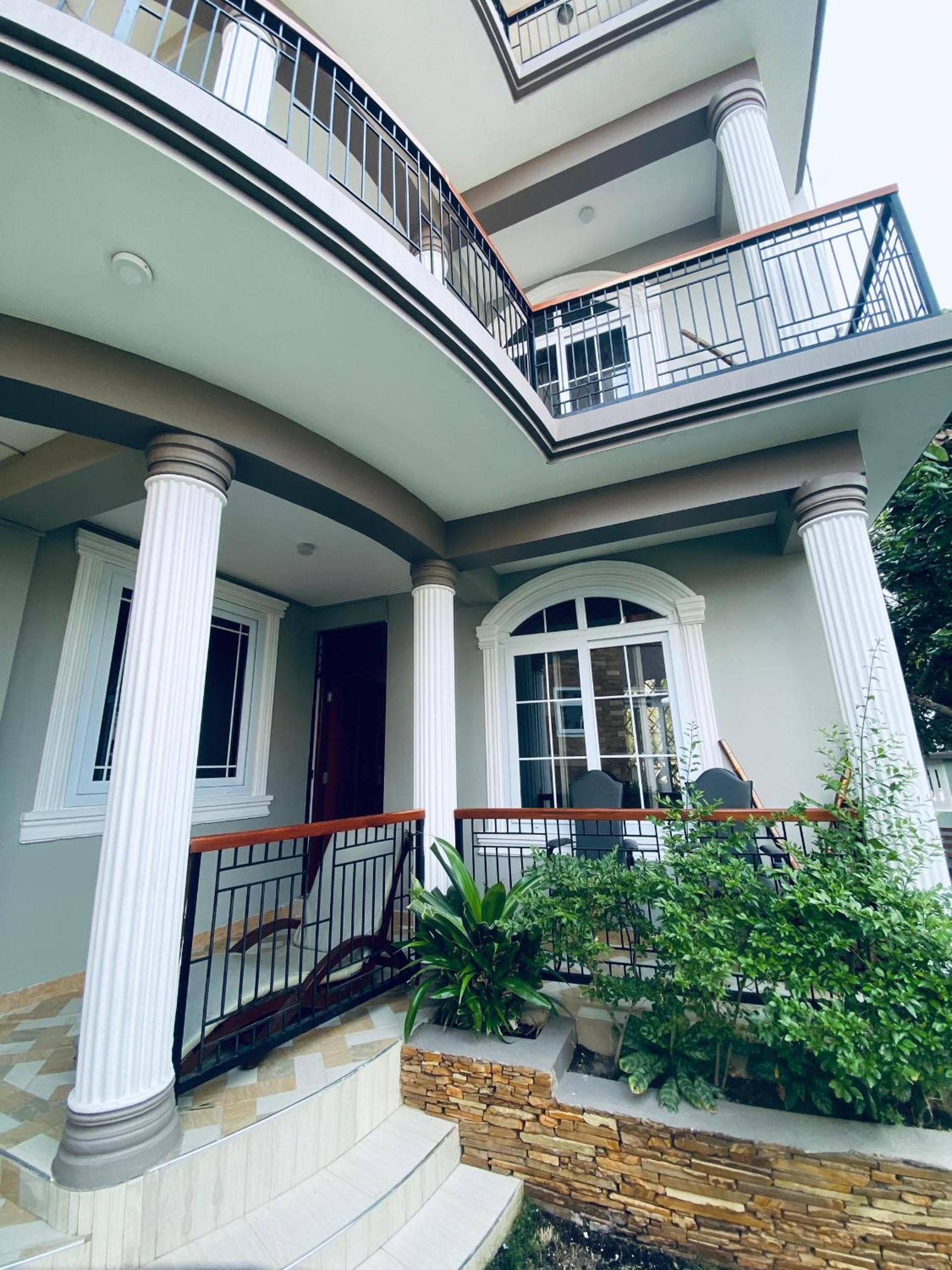 Jacomo Residences