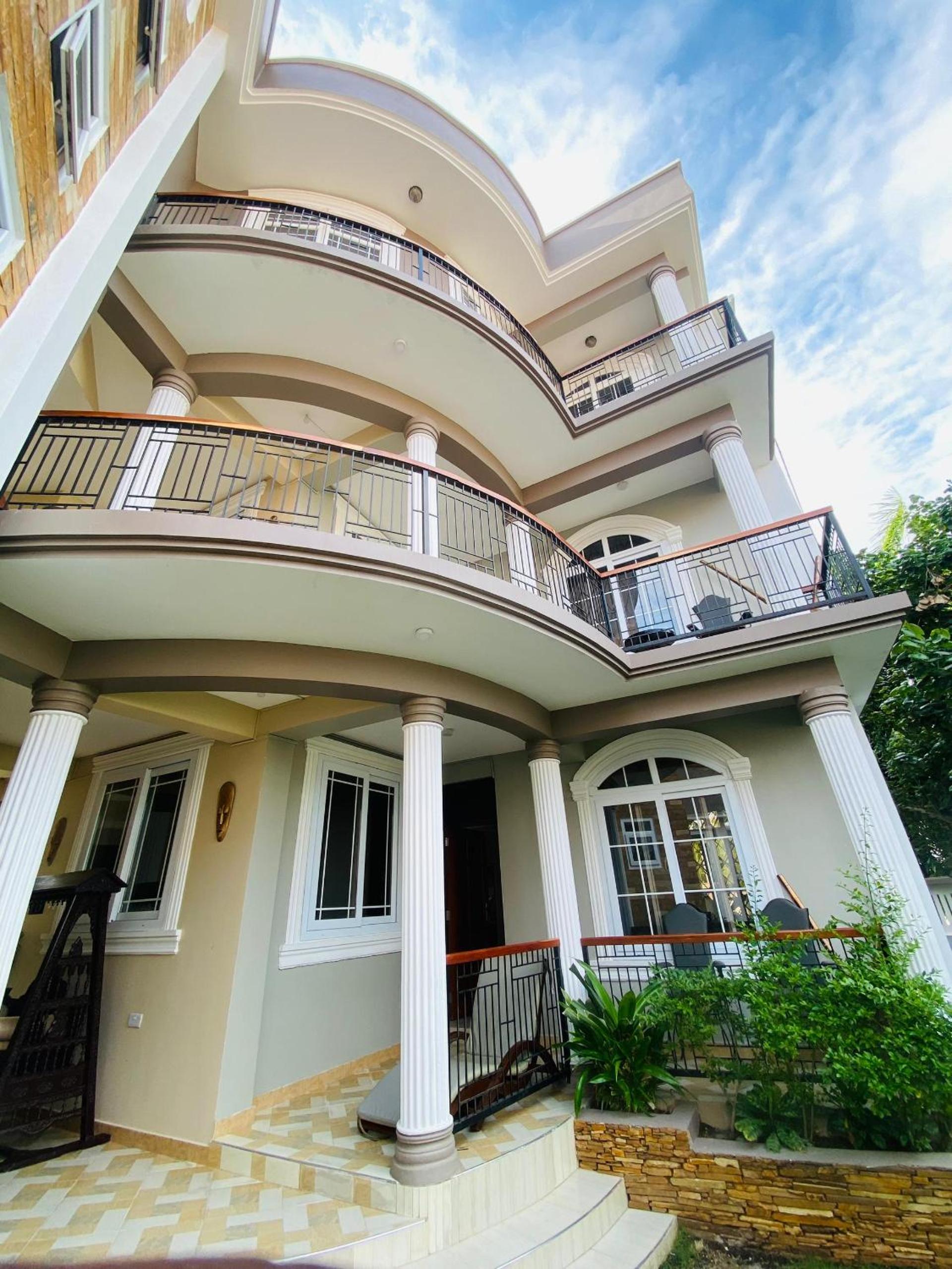 Jacomo Residences