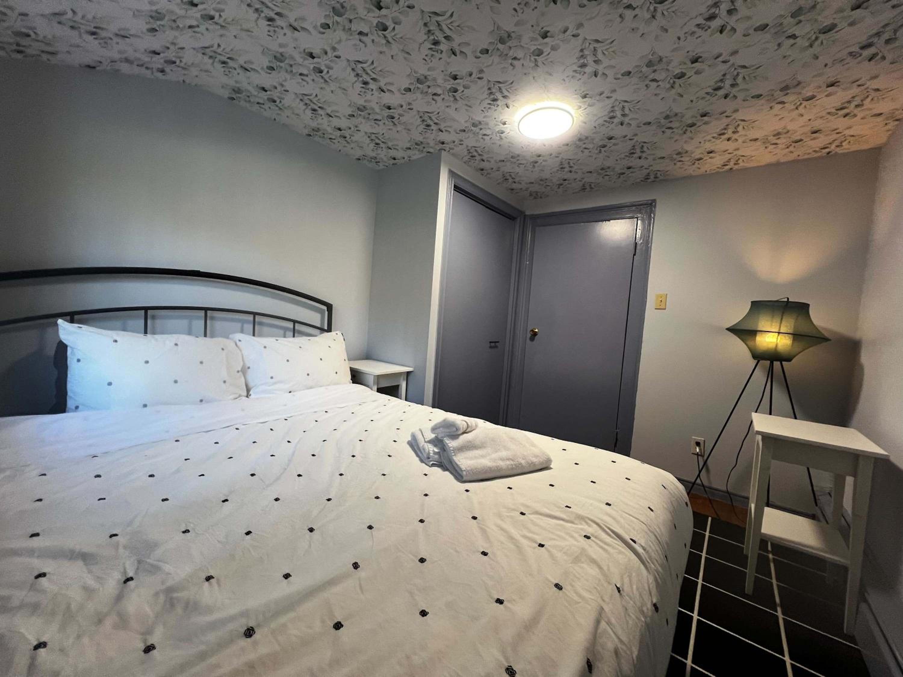 Blue Horizon Top-Floor Retreat with Nautical Vibes, Unit #2