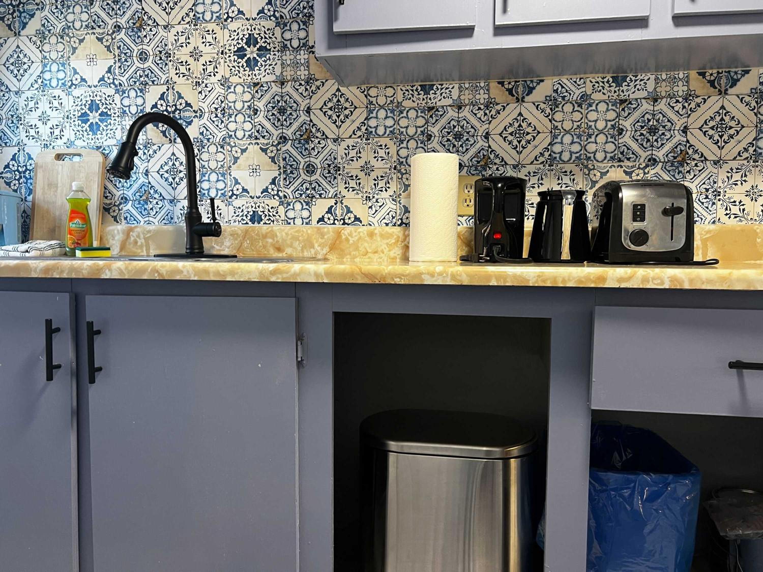 Blue Horizon Top-Floor Retreat with Nautical Vibes, Unit #2