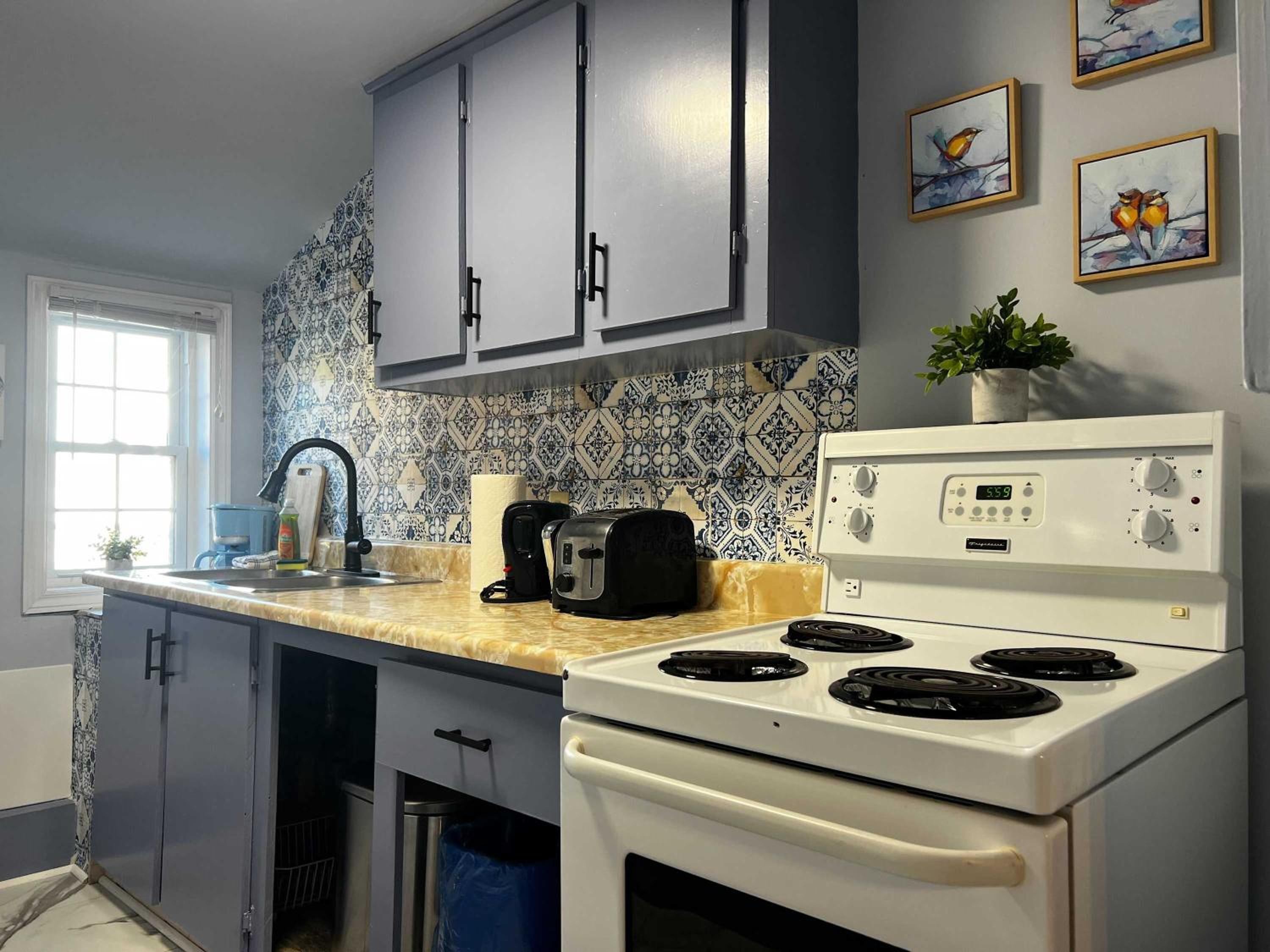 Blue Horizon Top-Floor Retreat with Nautical Vibes, Unit #2