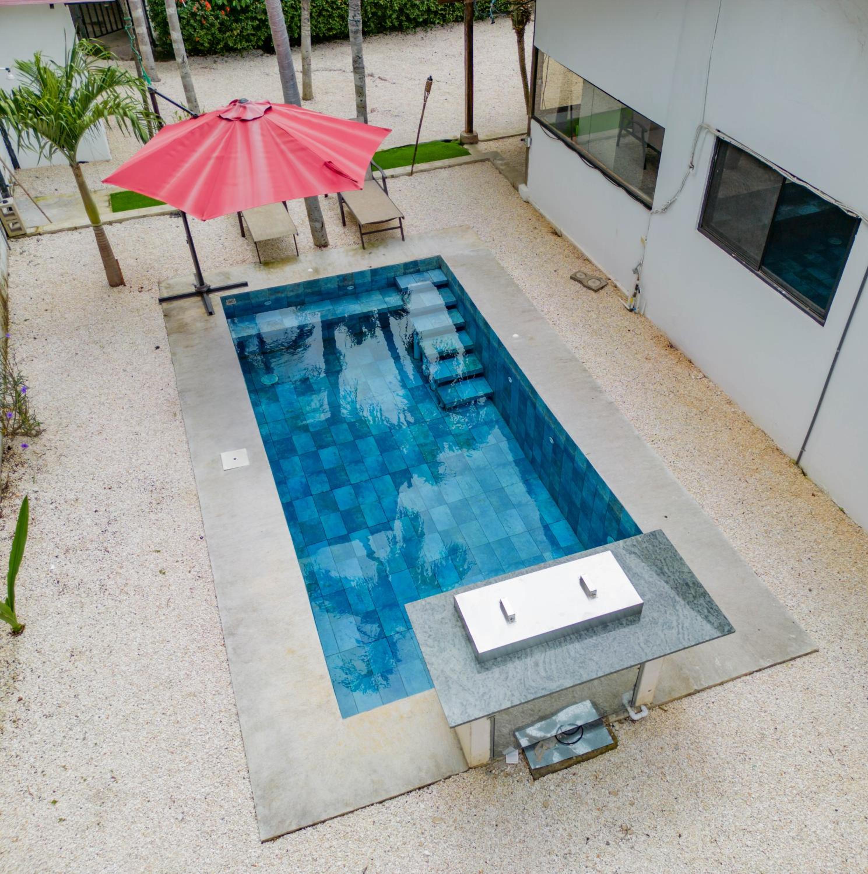 Happy House 4 Bed 3 Bath Private Pool