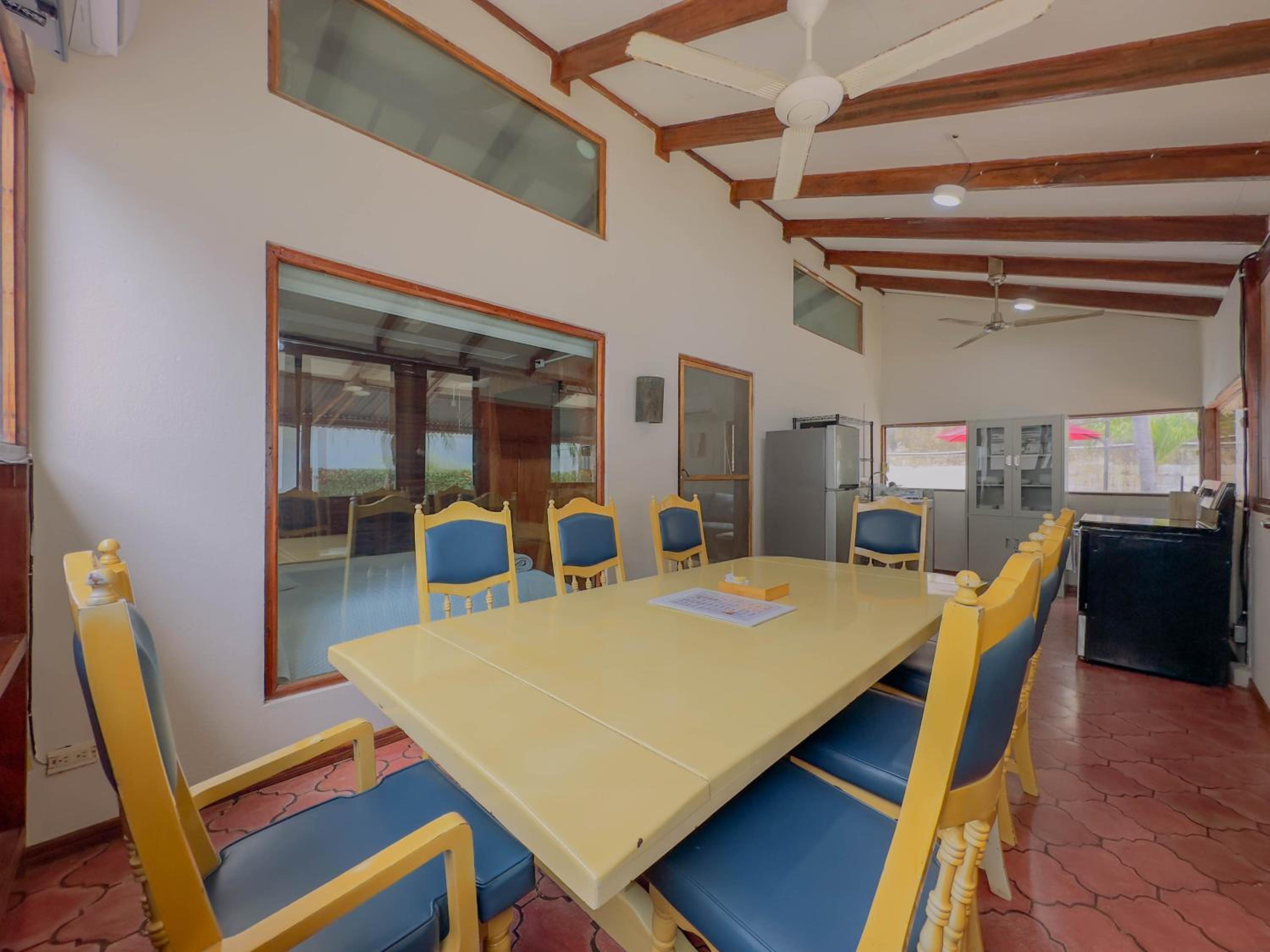 Happy House 4 Bed 3 Bath Private Pool