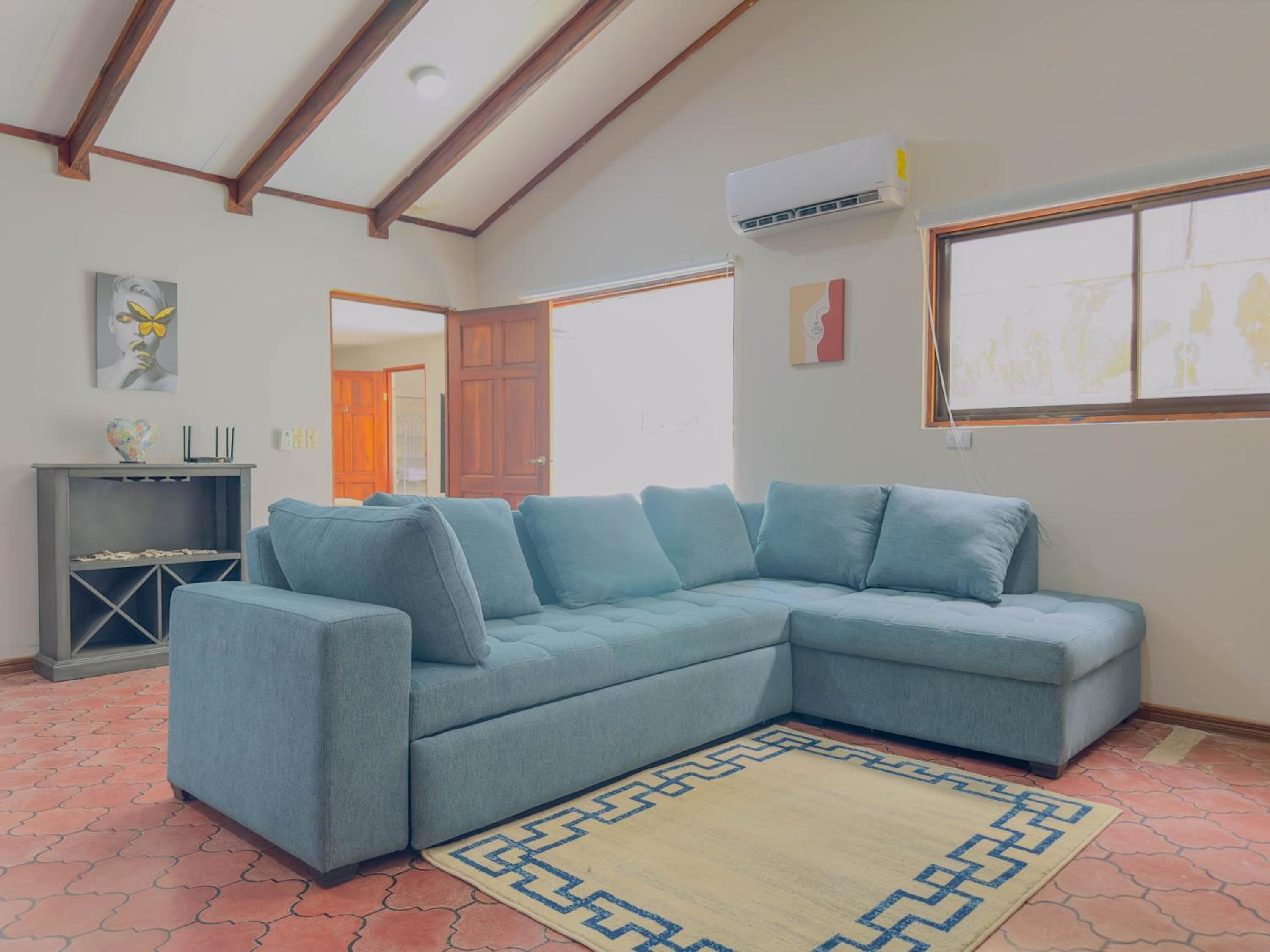 Happy House 4 Bed 3 Bath Private Pool
