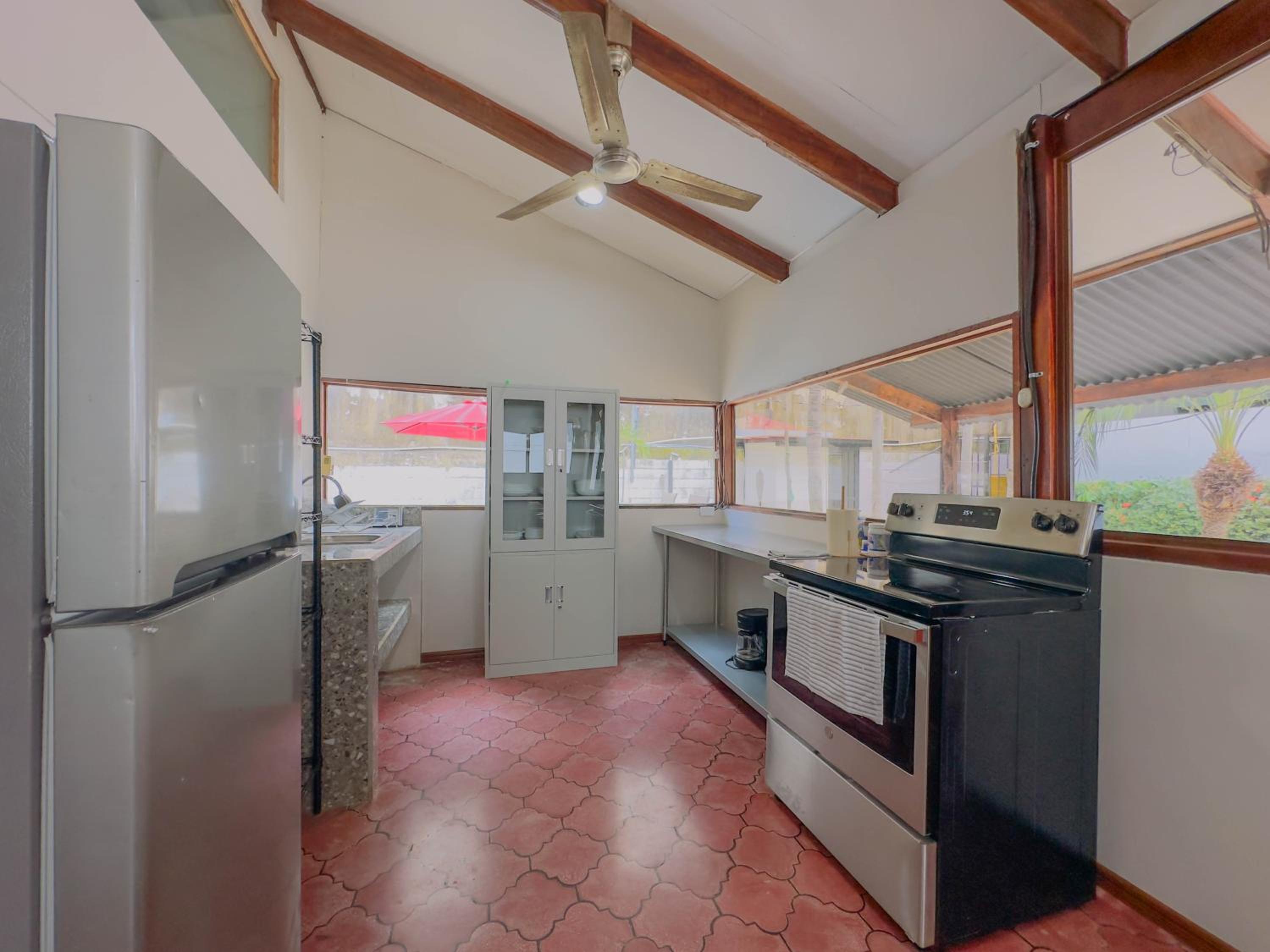 Happy House 4 Bed 3 Bath Private Pool