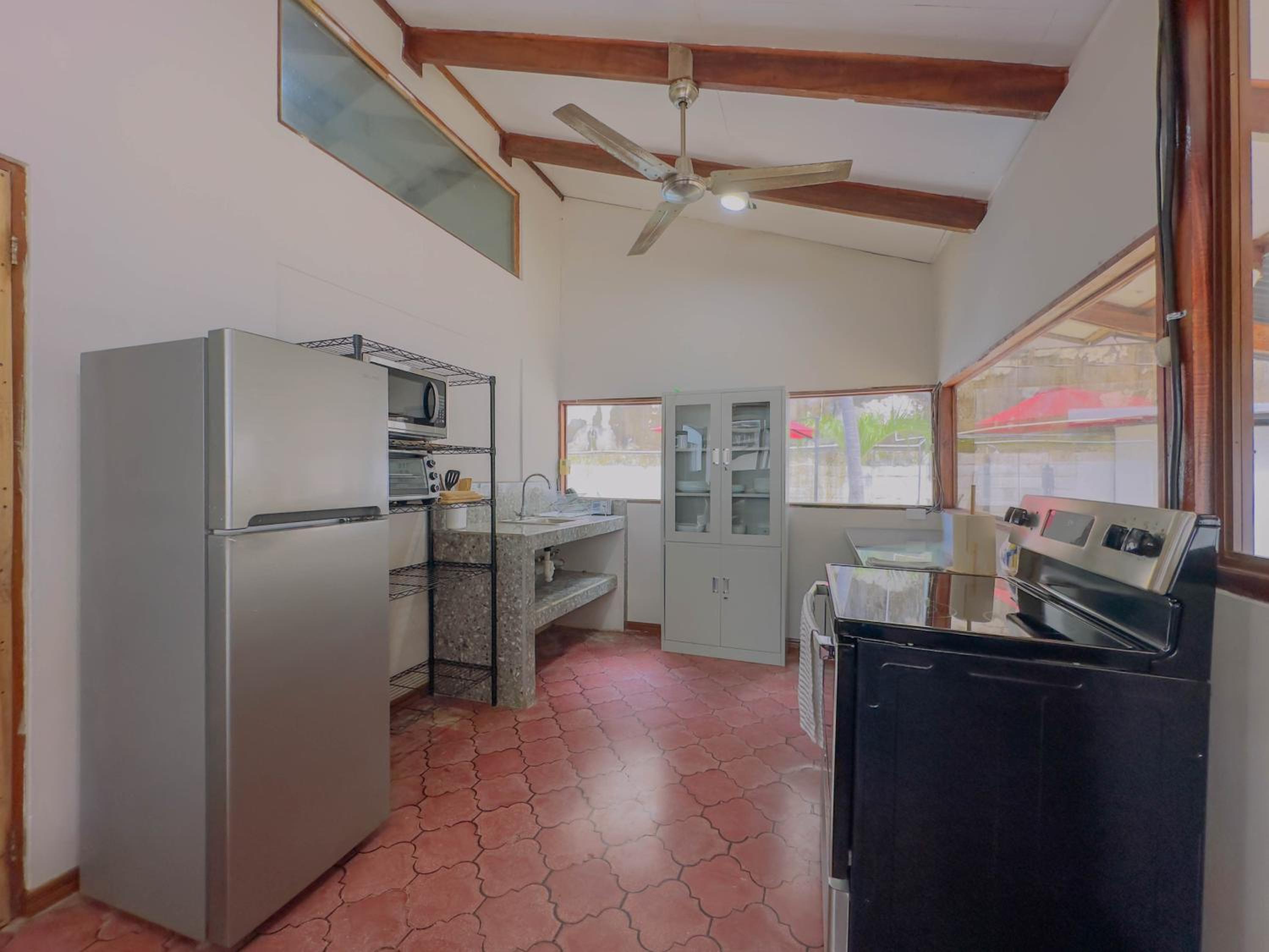 Happy House 4 Bed 3 Bath Private Pool