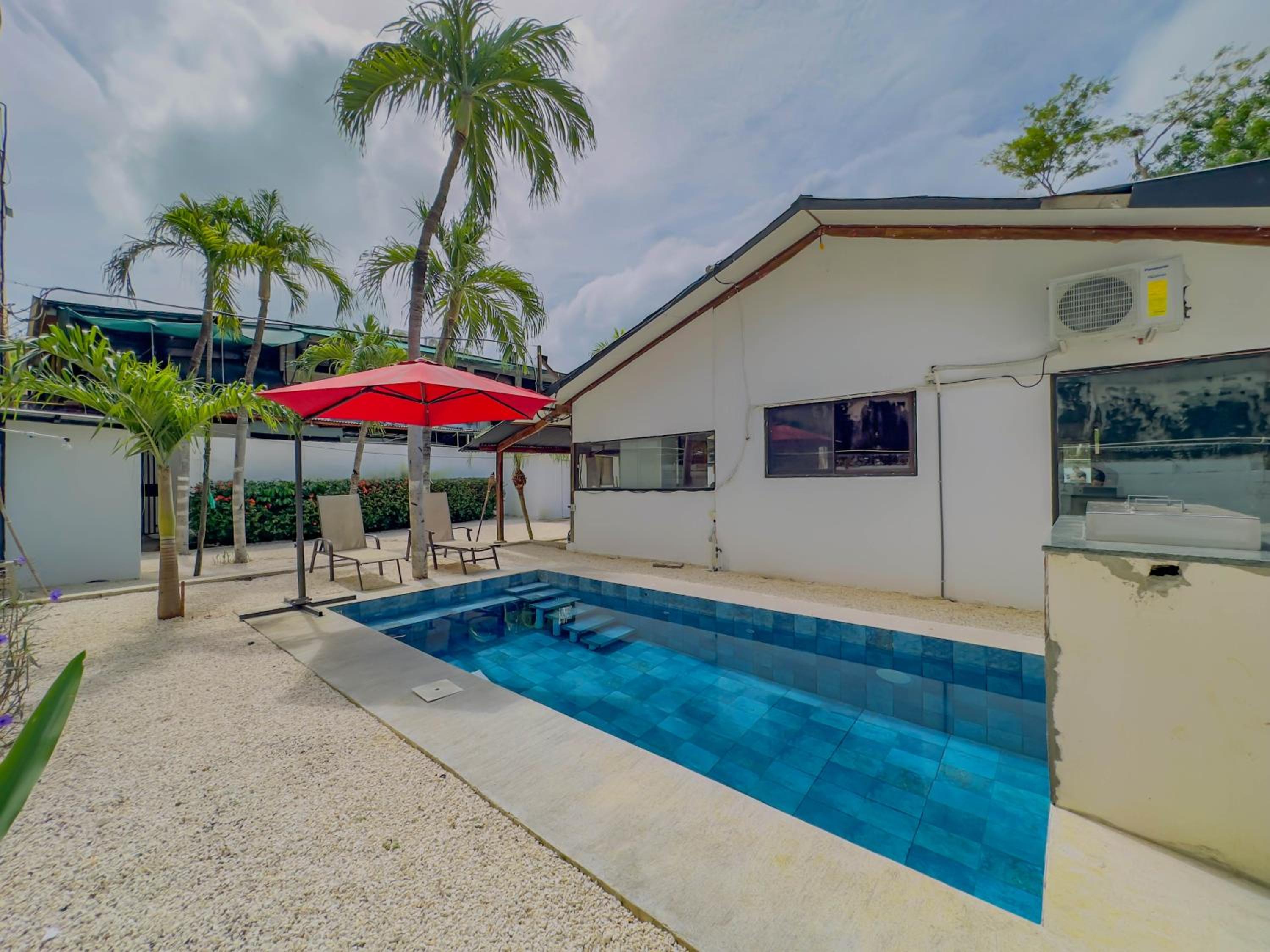 Happy House 4 Bed 3 Bath Private Pool