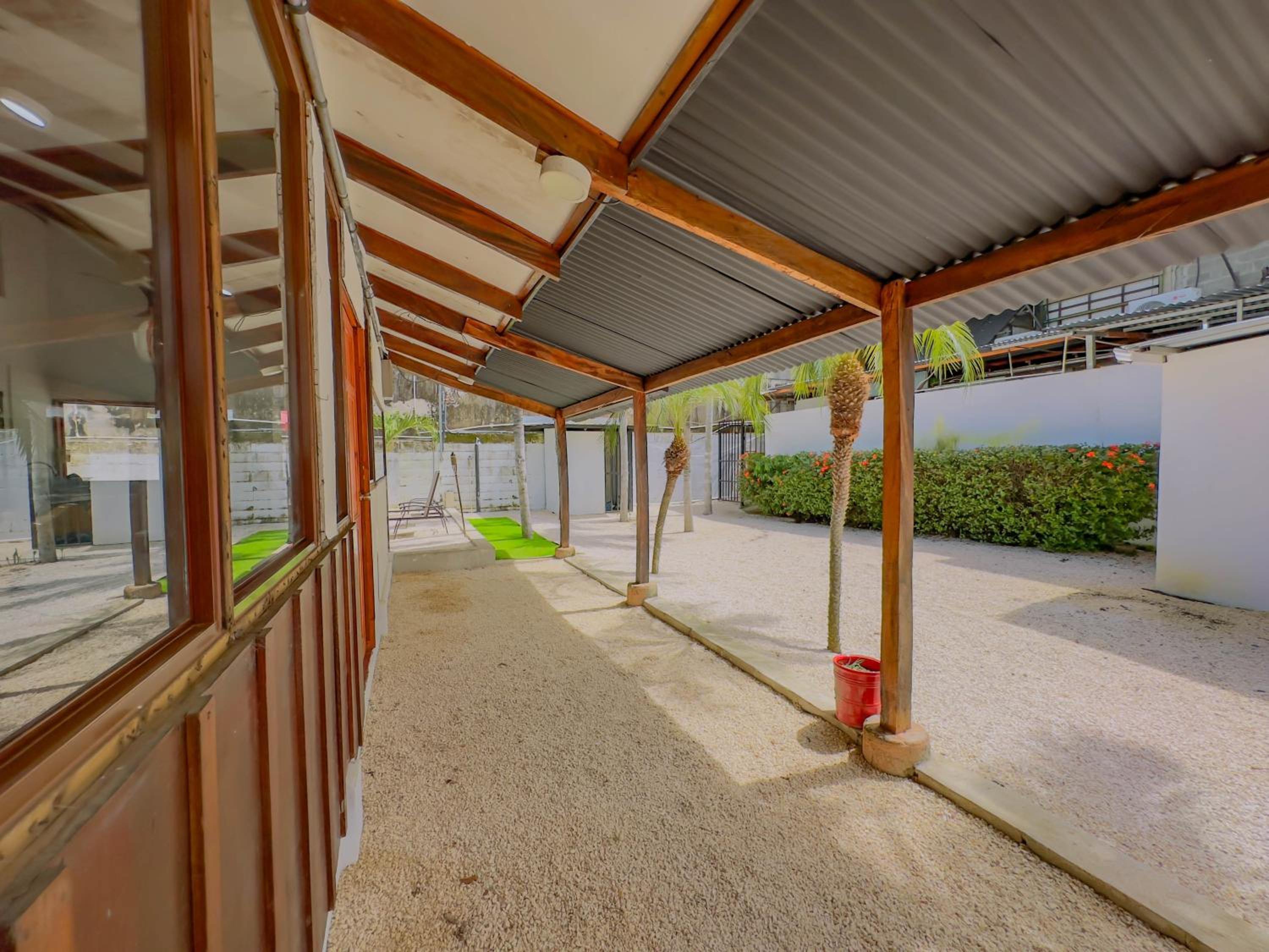 Happy House 4 Bed 3 Bath Private Pool