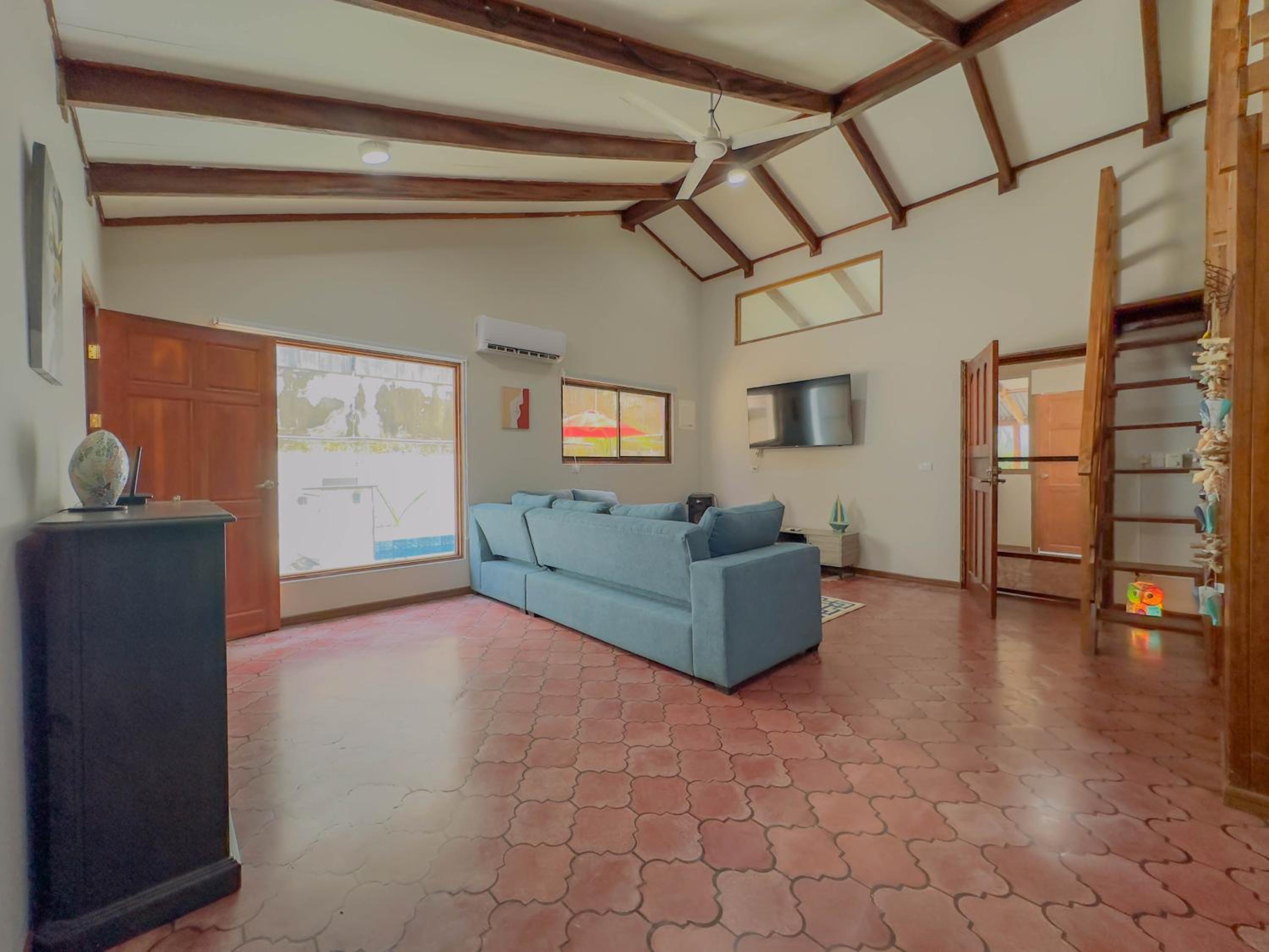 Happy House 4 Bed 3 Bath Private Pool