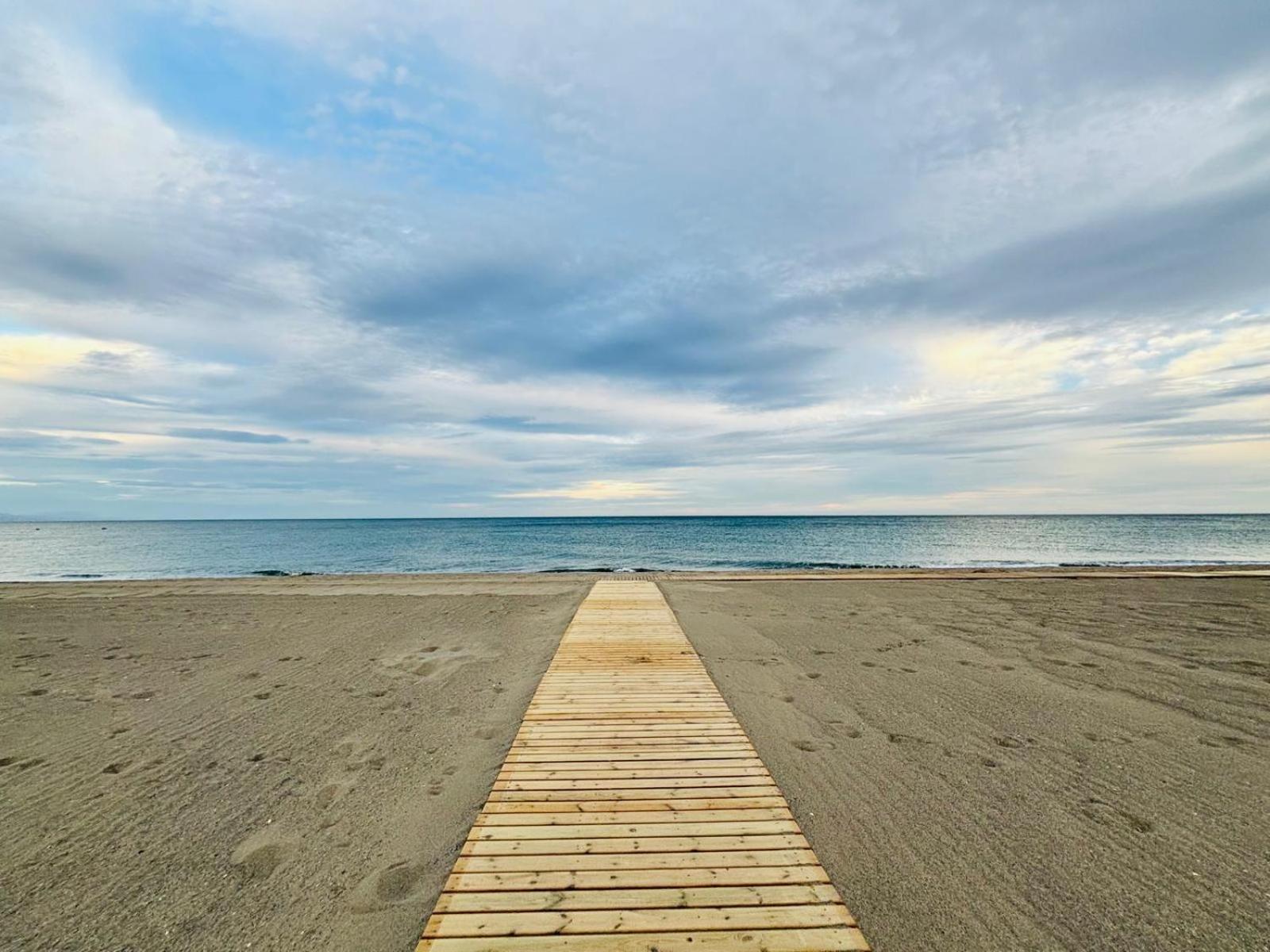 Chalet con piscina privada en primera línea de playa