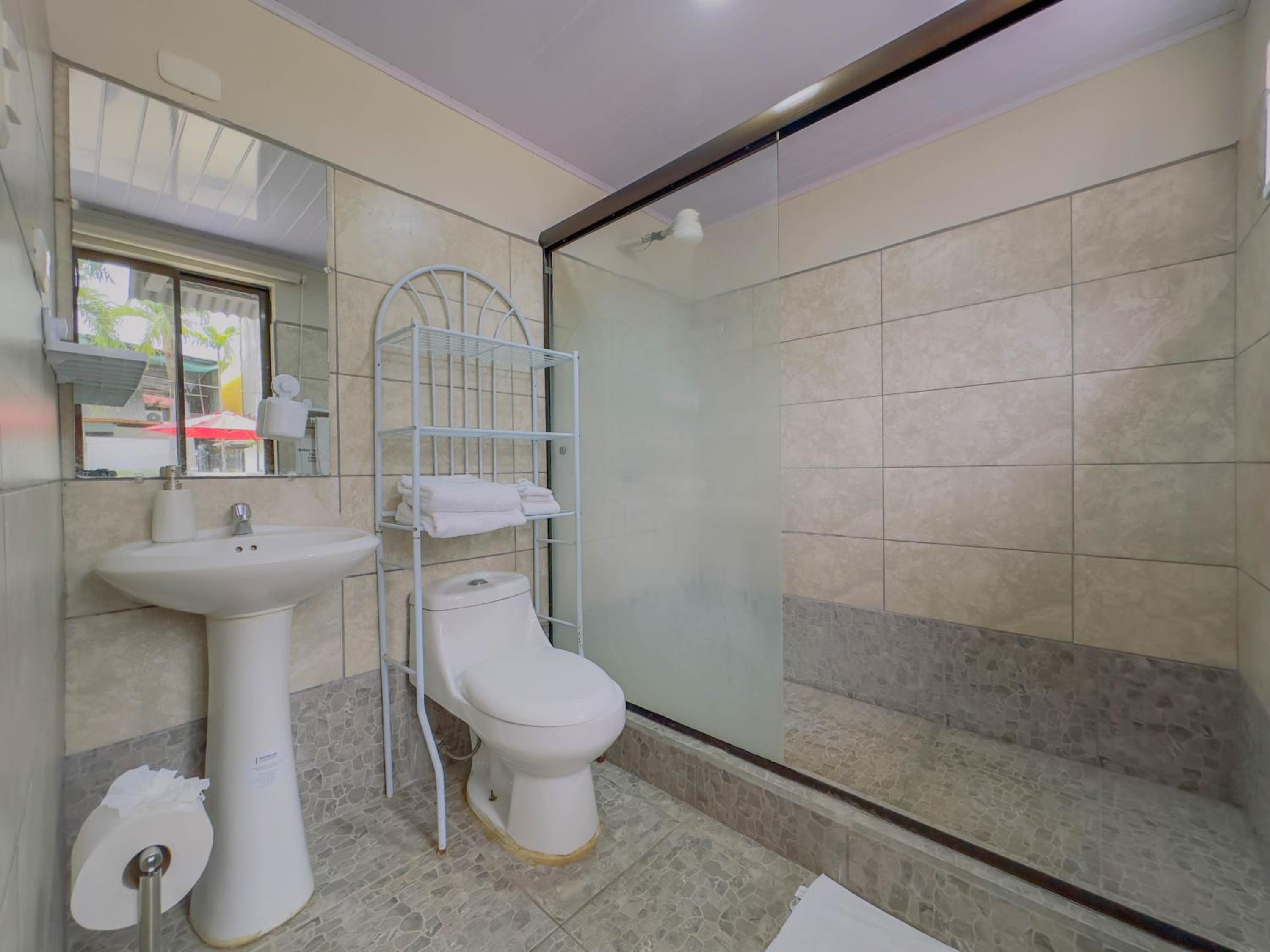 Happy House 4 Bed 3 Bath Private Pool