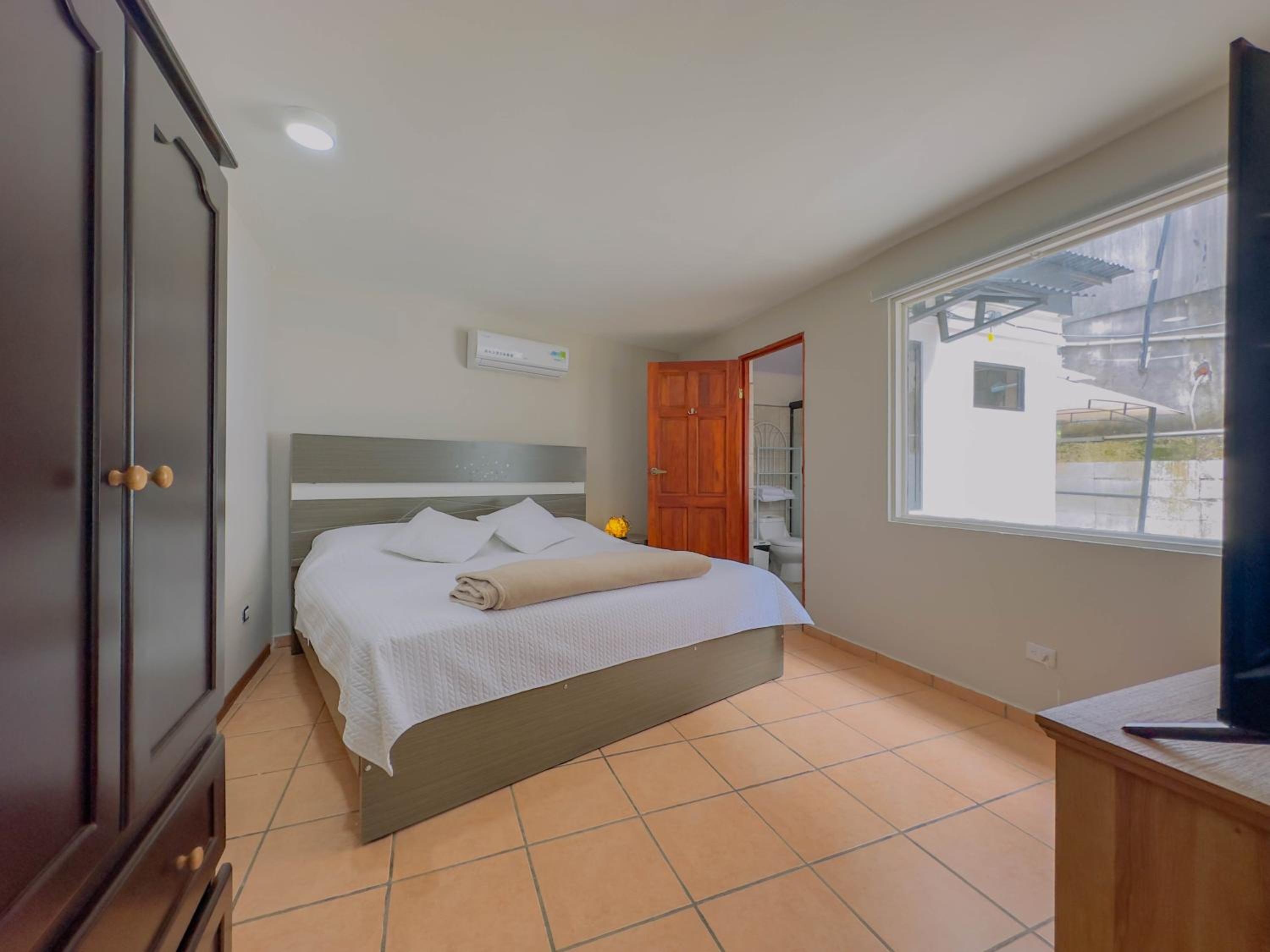 Happy House 4 Bed 3 Bath Private Pool
