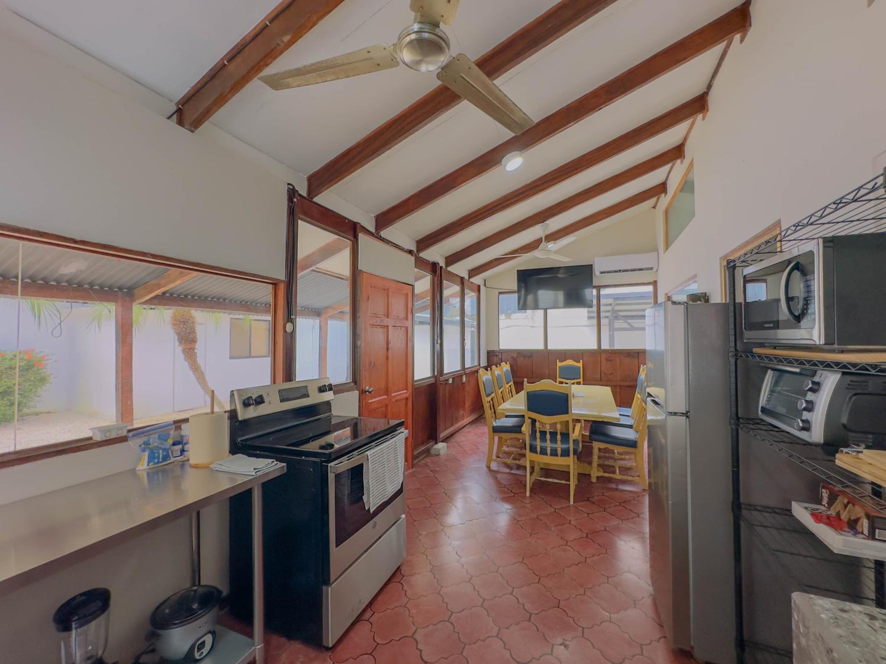 Happy House 4 Bed 3 Bath Private Pool
