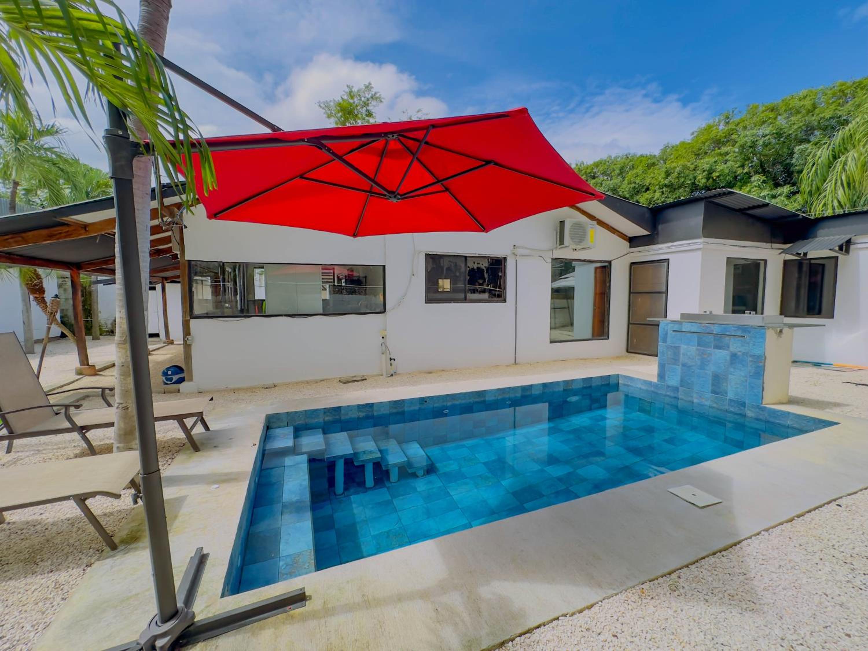 Happy House 4 Bed 3 Bath Private Pool