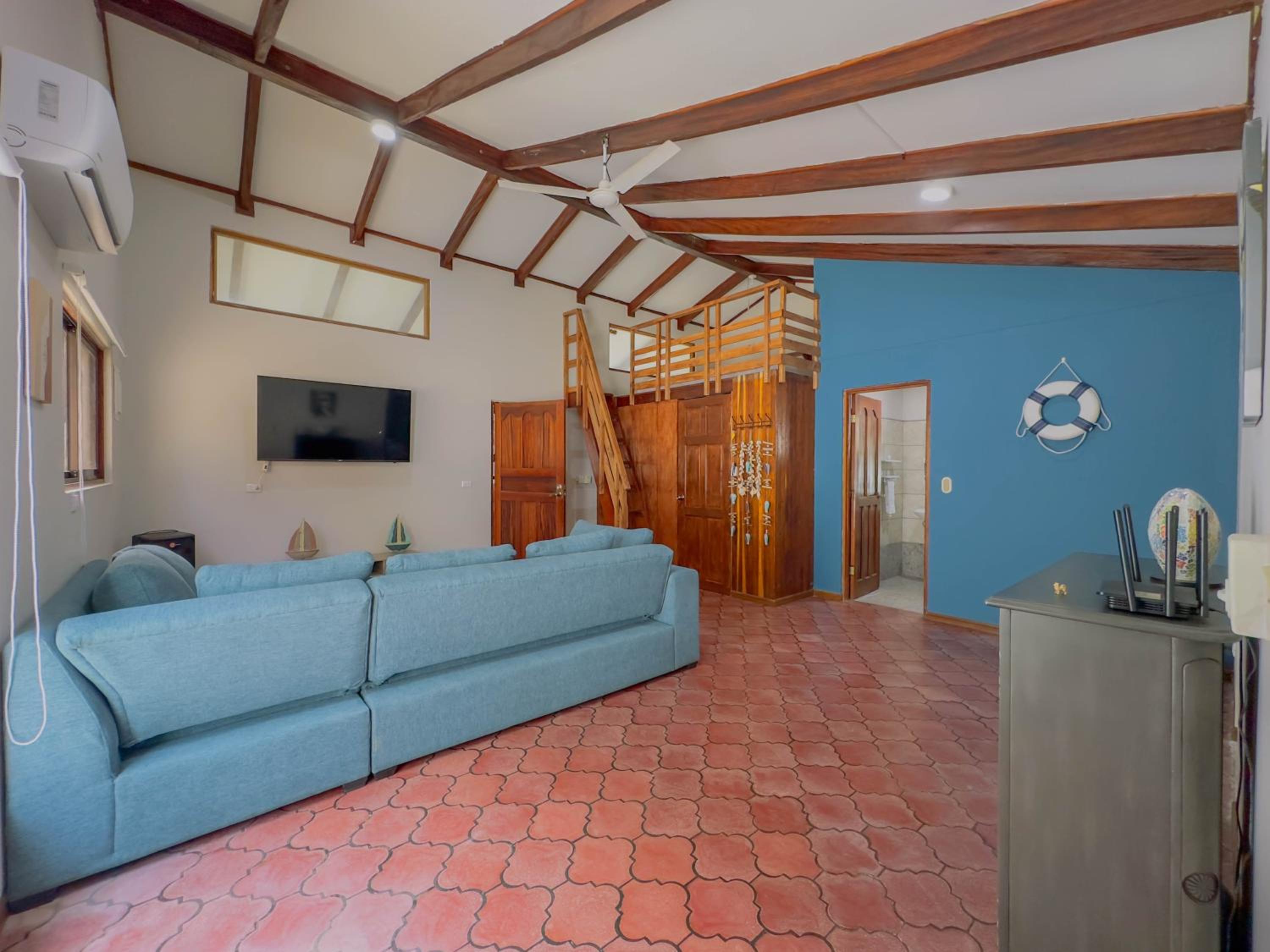 Happy House 4 Bed 3 Bath Private Pool