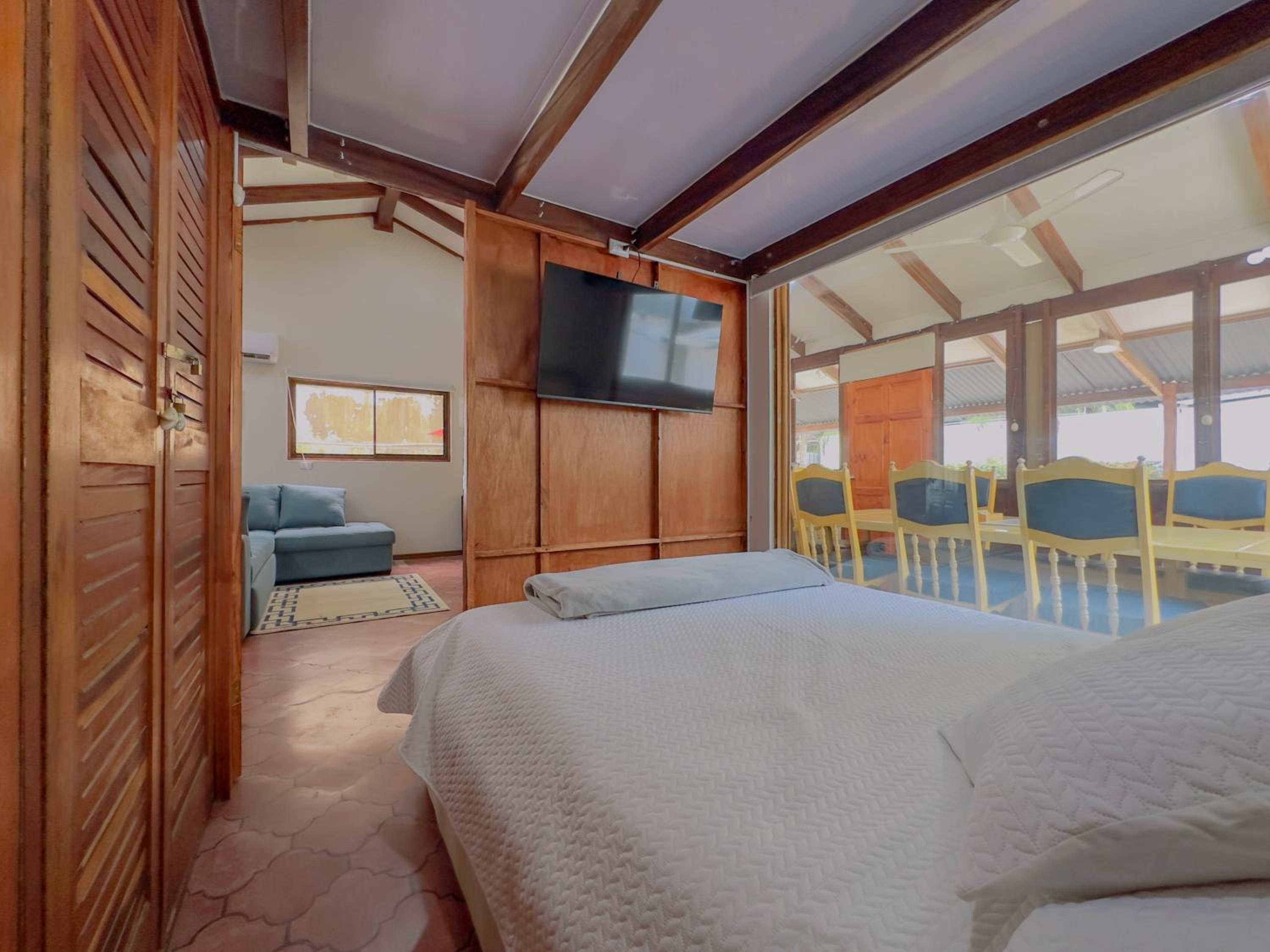 Happy House 4 Bed 3 Bath Private Pool