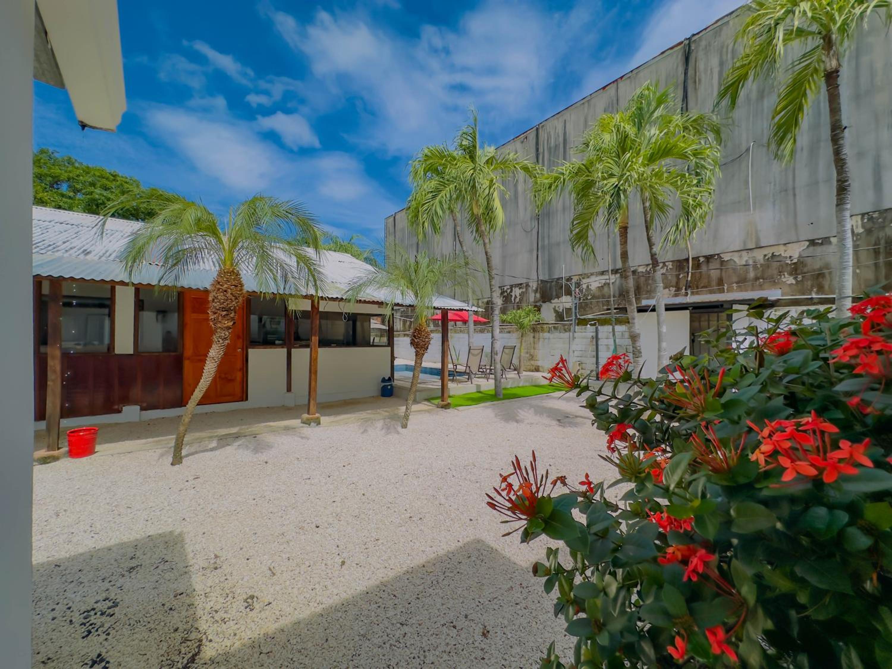 Happy House 4 Bed 3 Bath Private Pool
